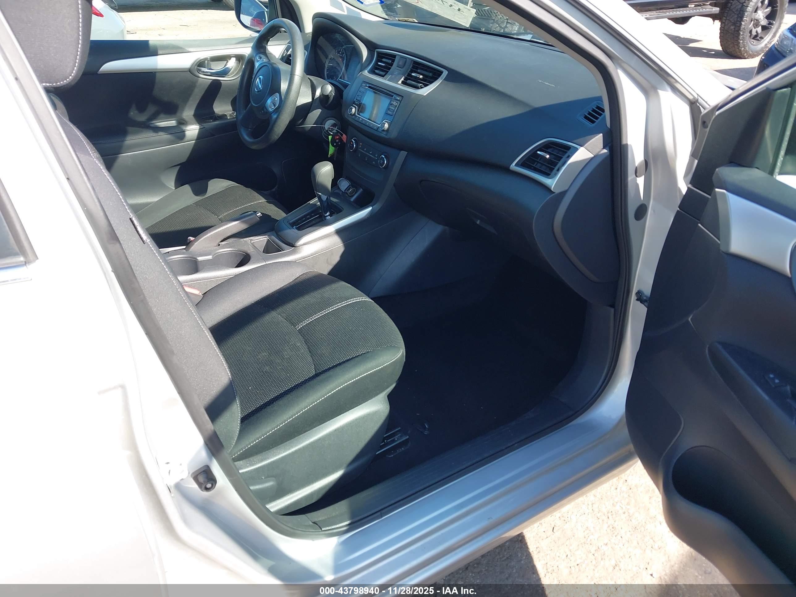 NISSAN SENTRA image 5