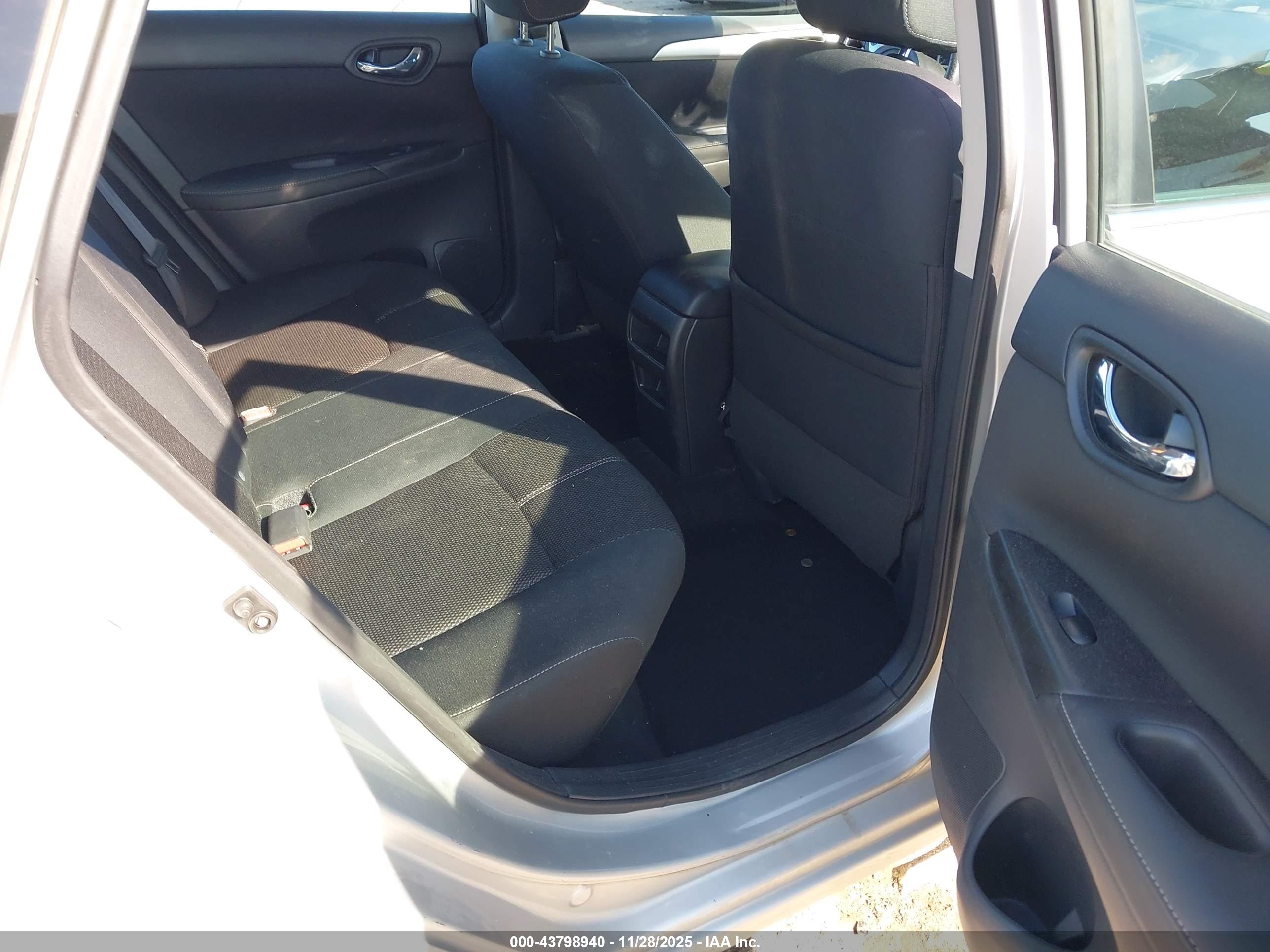NISSAN SENTRA image 8