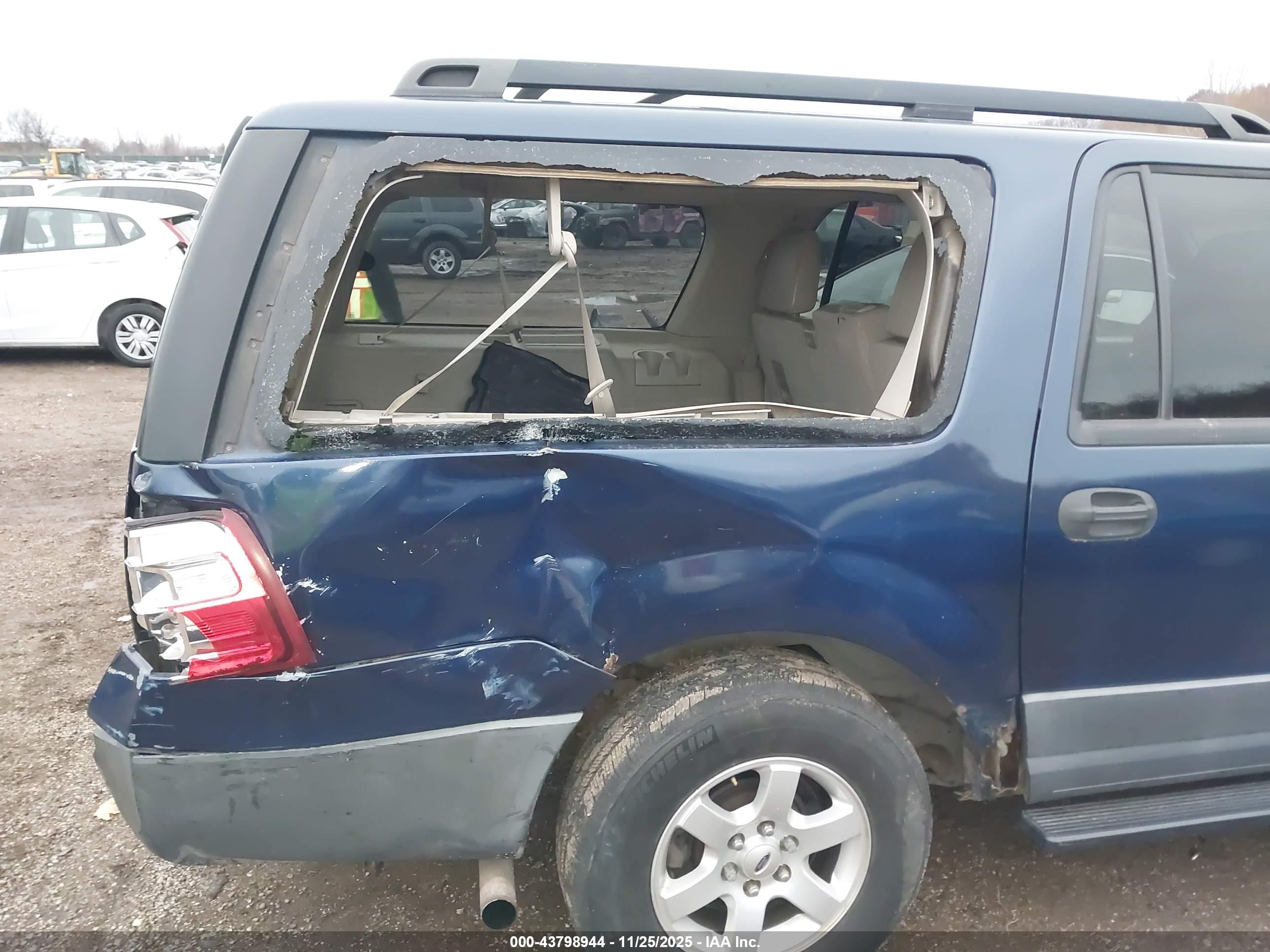 FORD EXPEDITION image 6