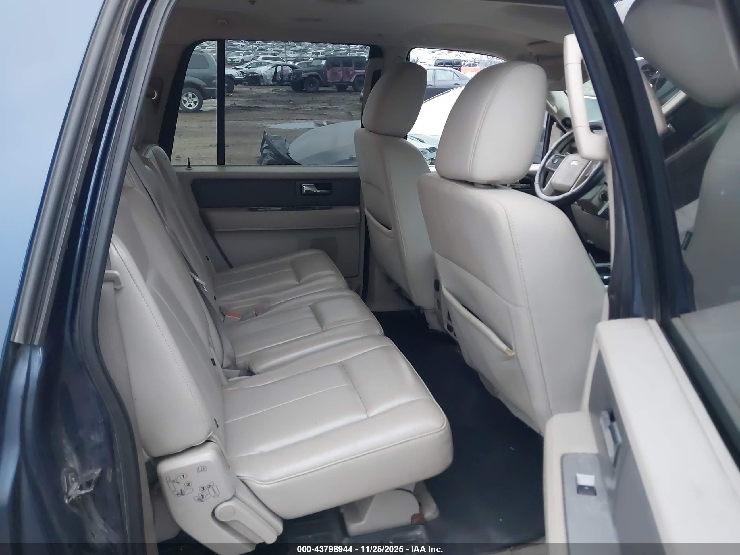 FORD EXPEDITION image 8