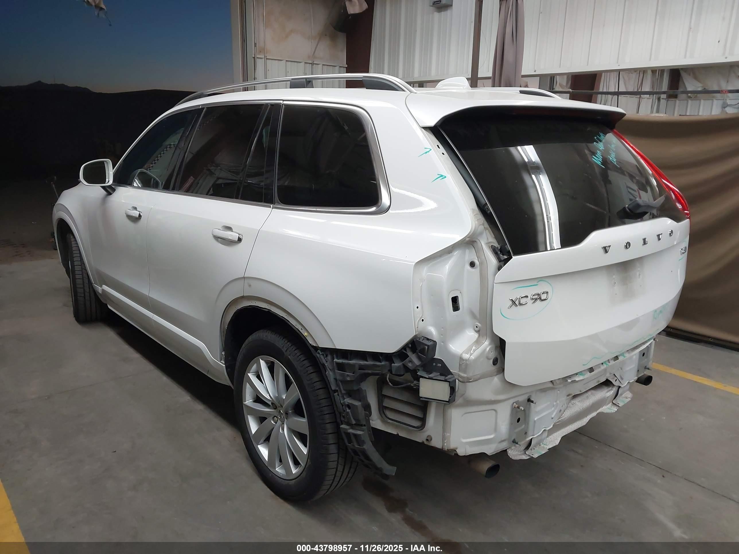 VOLVO XC90 image 3