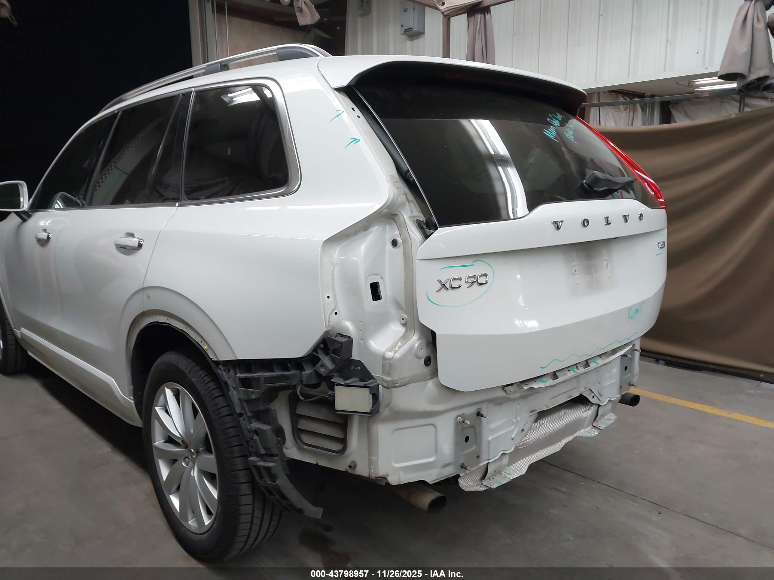 VOLVO XC90 image 6