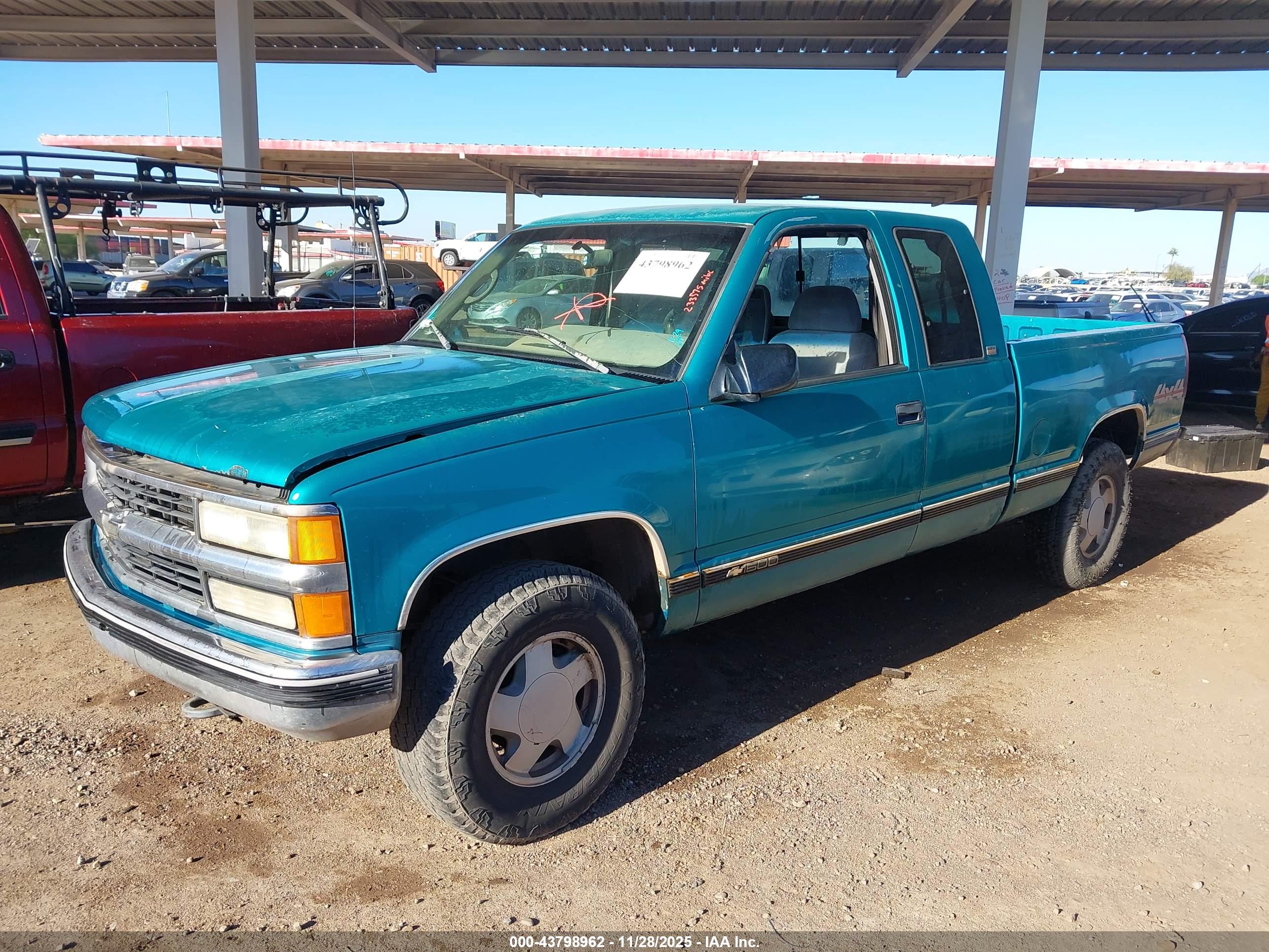 CHEVROLET GMT-400 image 2