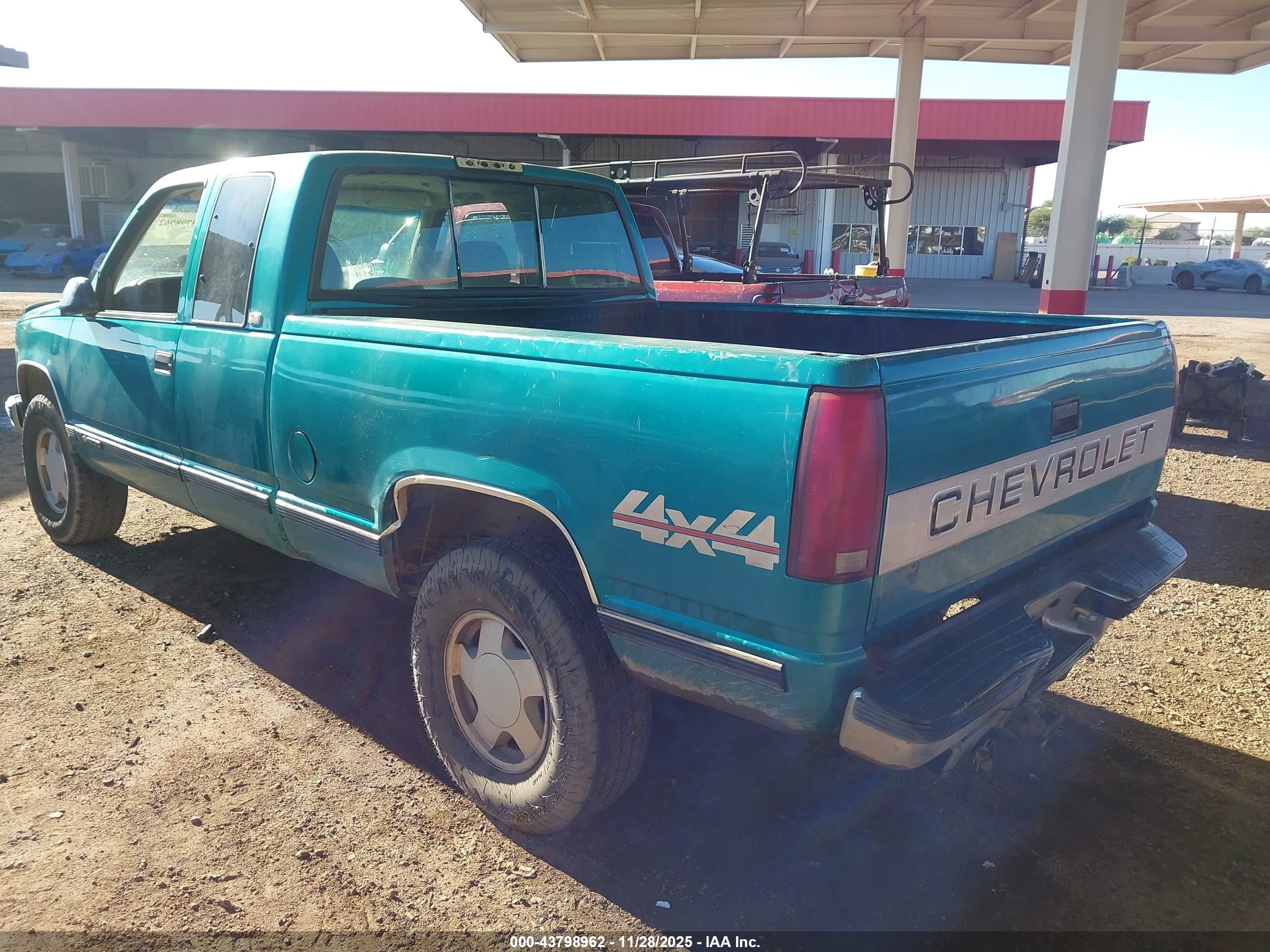 CHEVROLET GMT-400 image 3