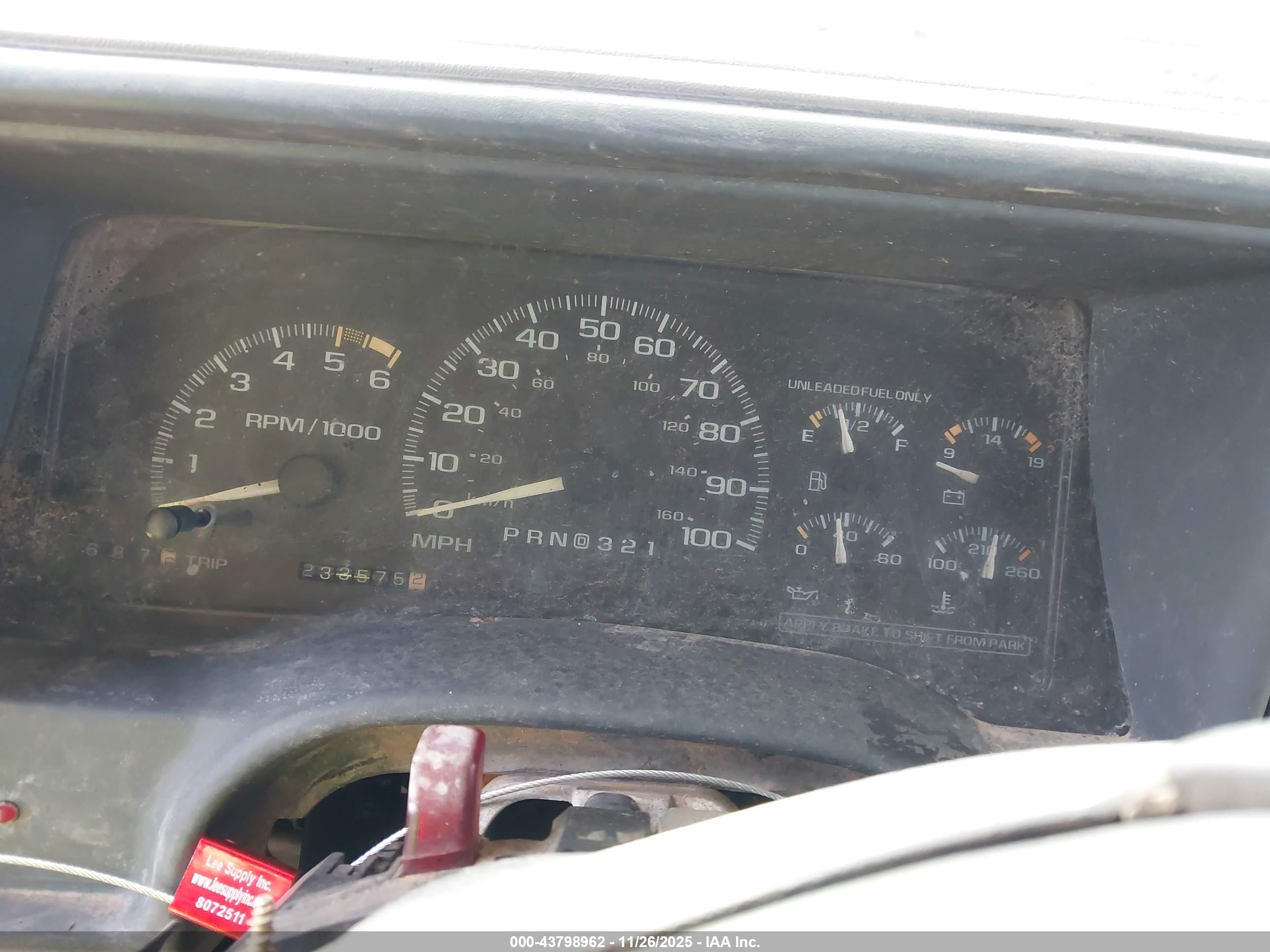 CHEVROLET GMT-400 image 7