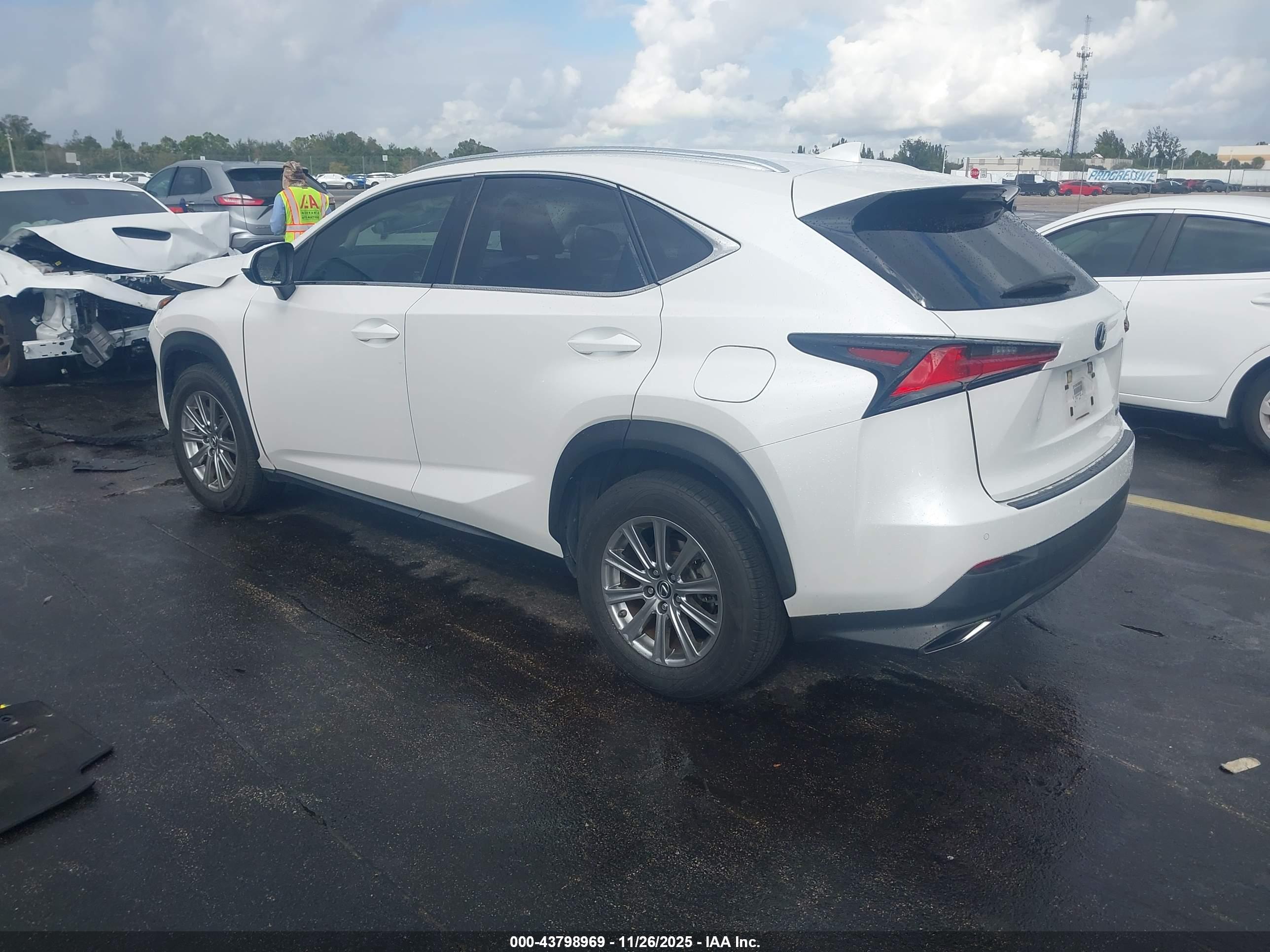 LEXUS NX image 3