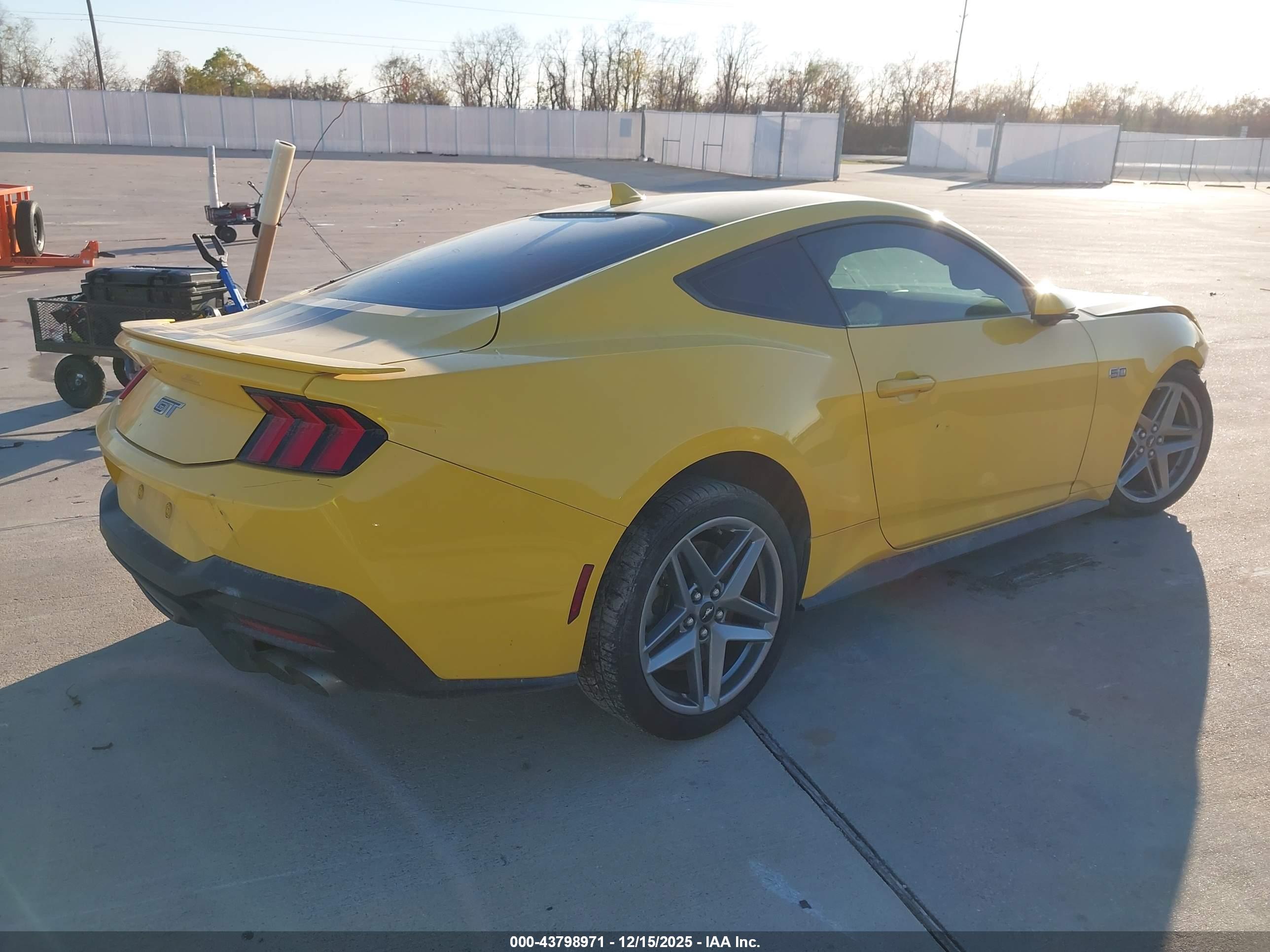 FORD MUSTANG image 4