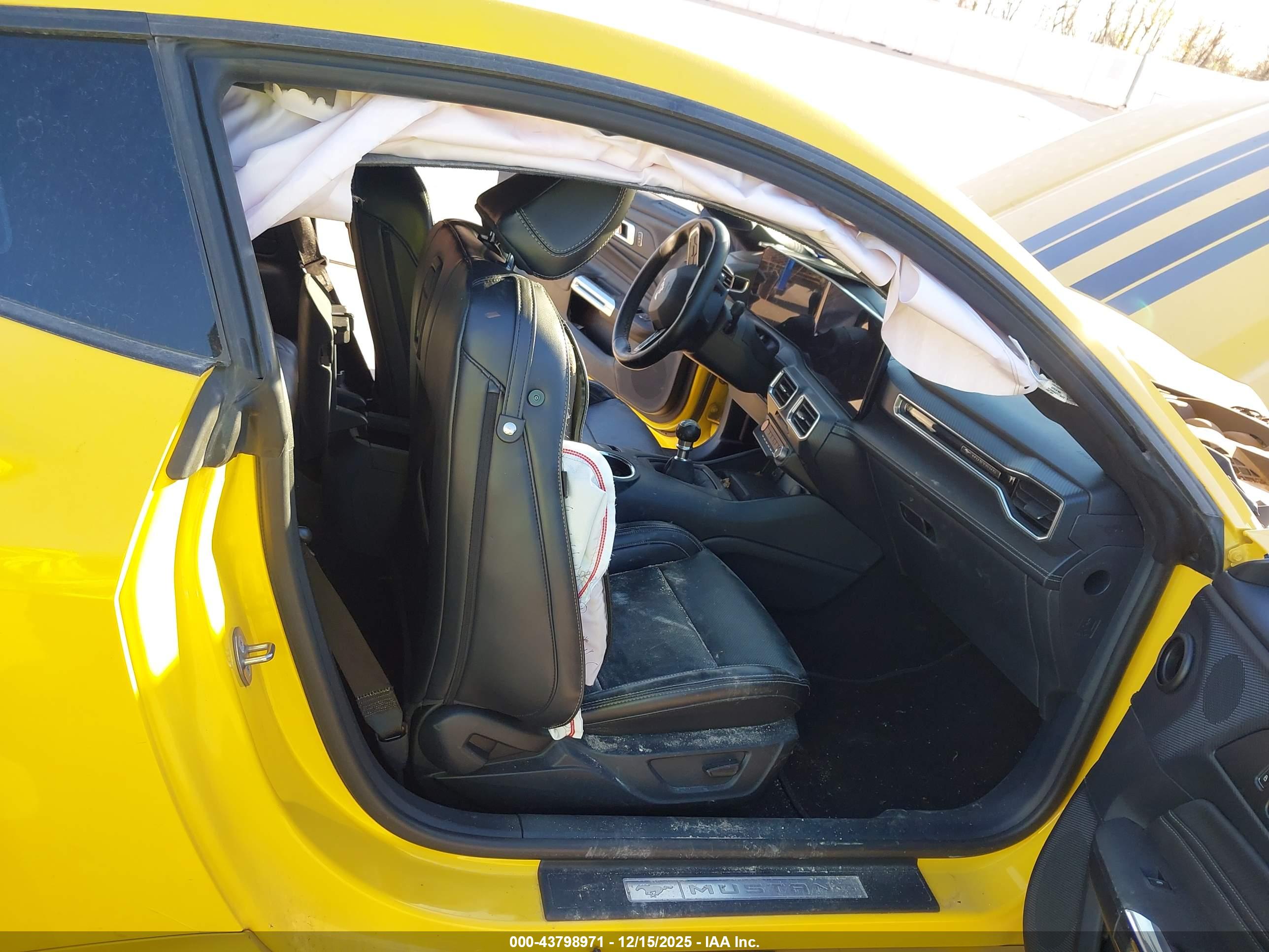 FORD MUSTANG image 5