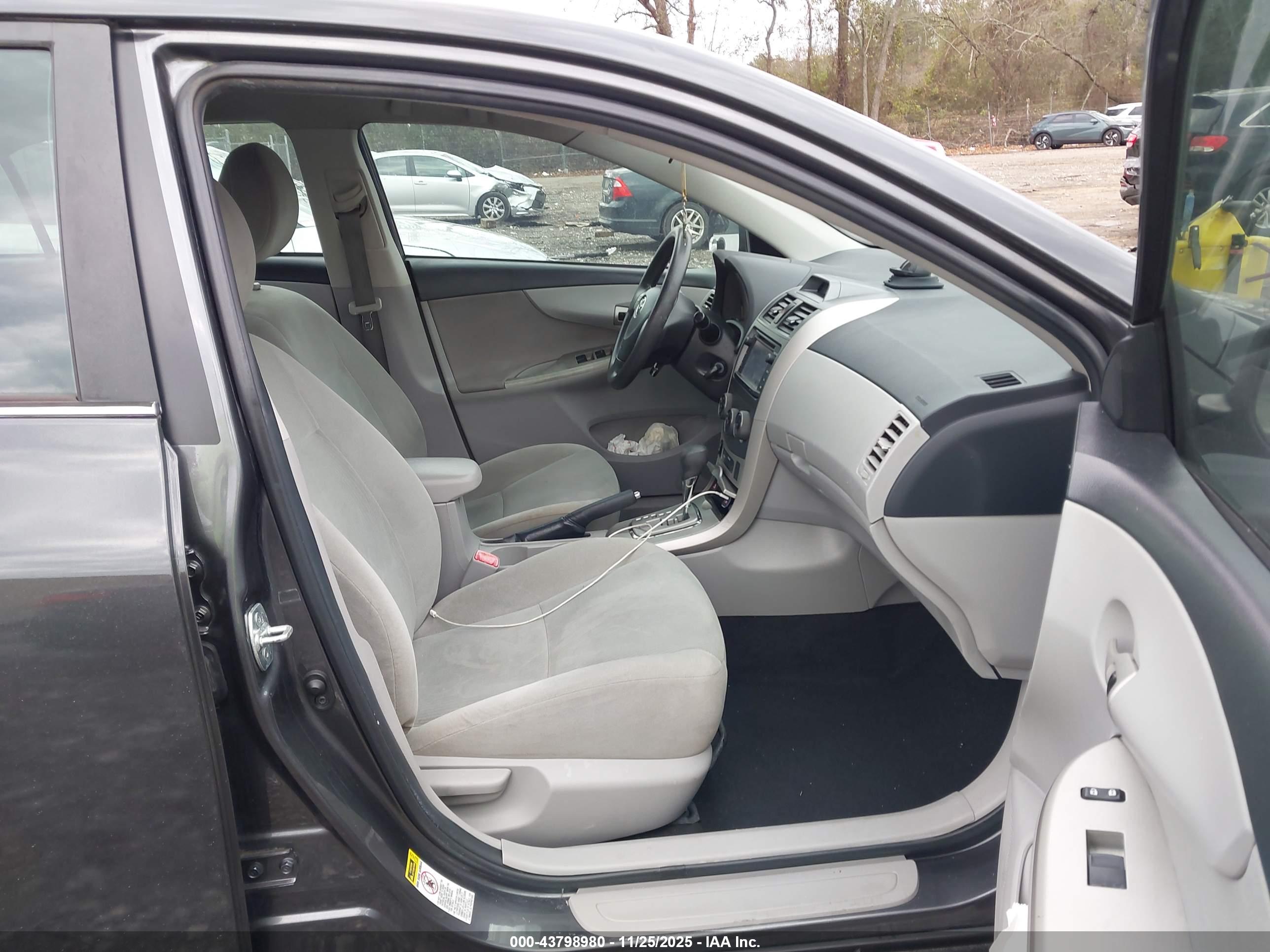 TOYOTA COROLLA image 5