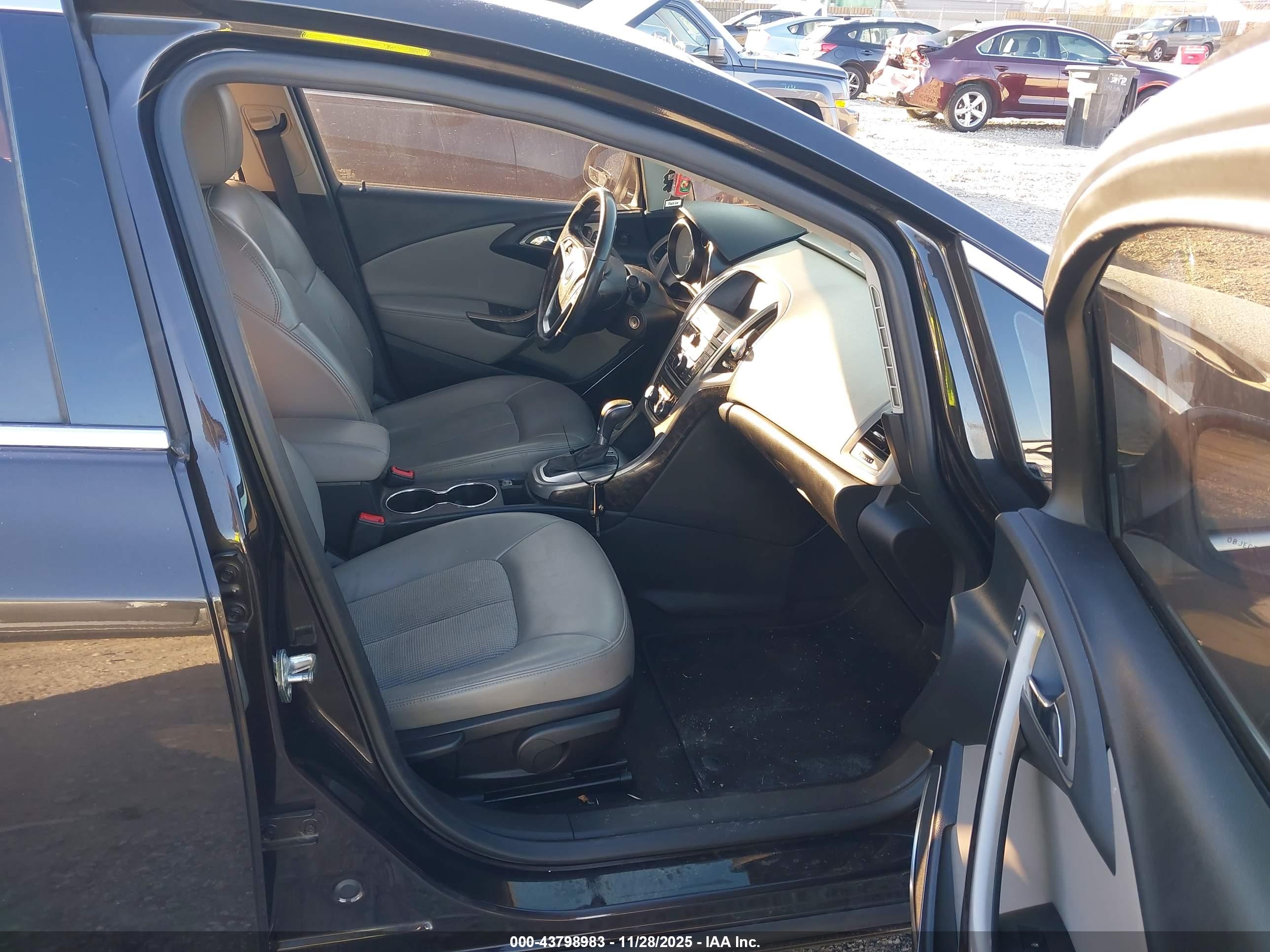 BUICK VERANO image 5