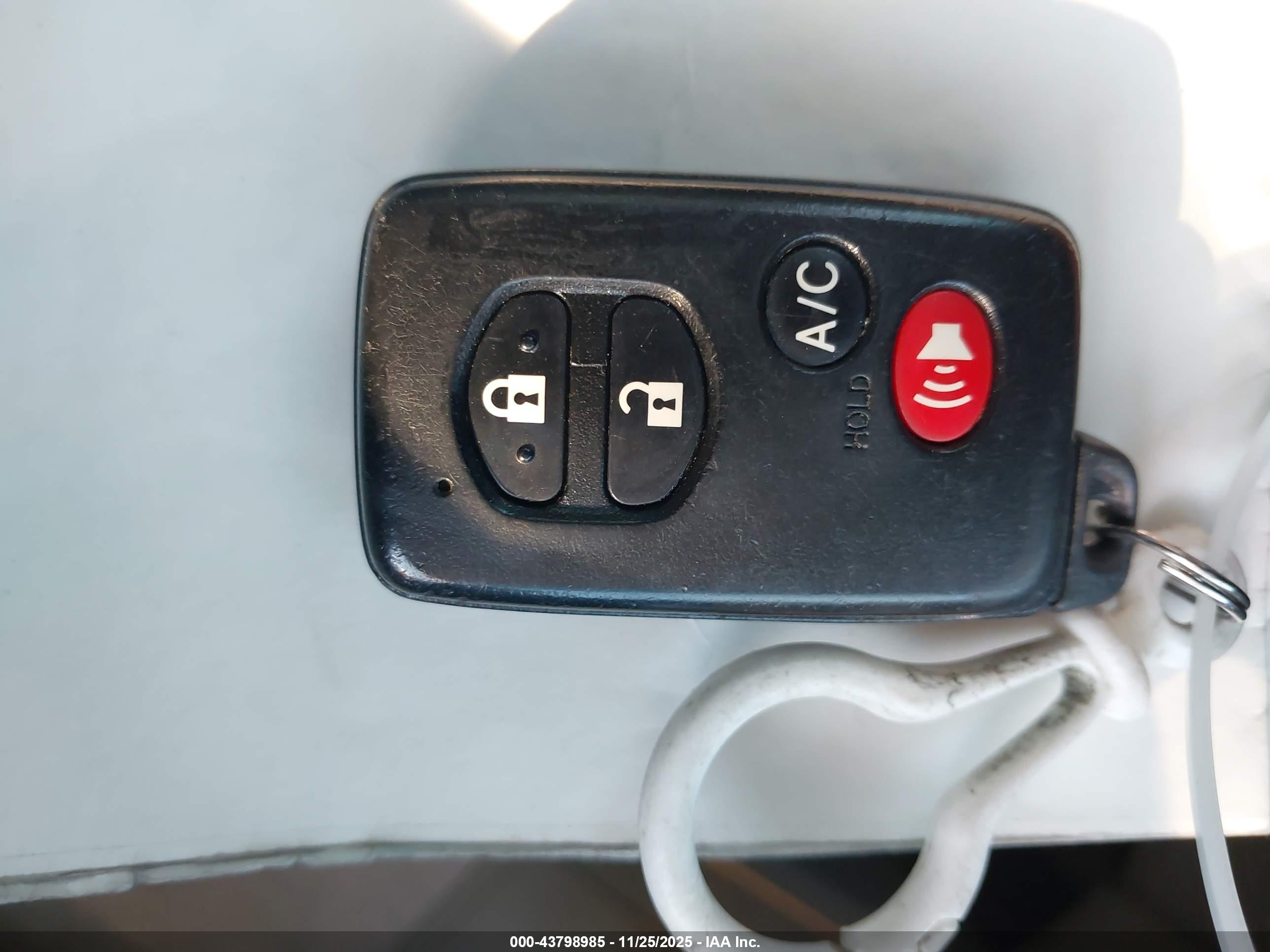 TOYOTA PRIUS image 11