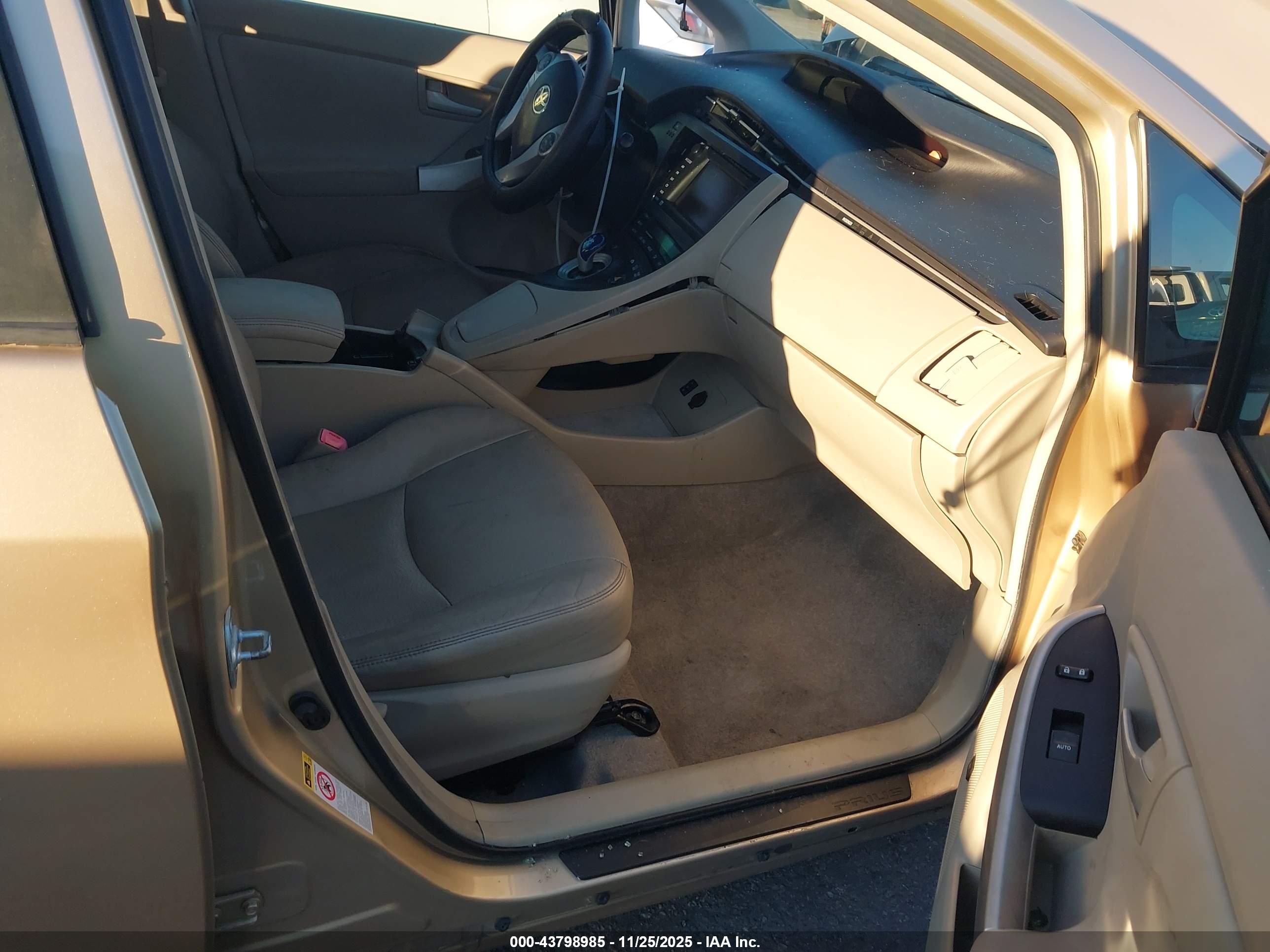 TOYOTA PRIUS image 5