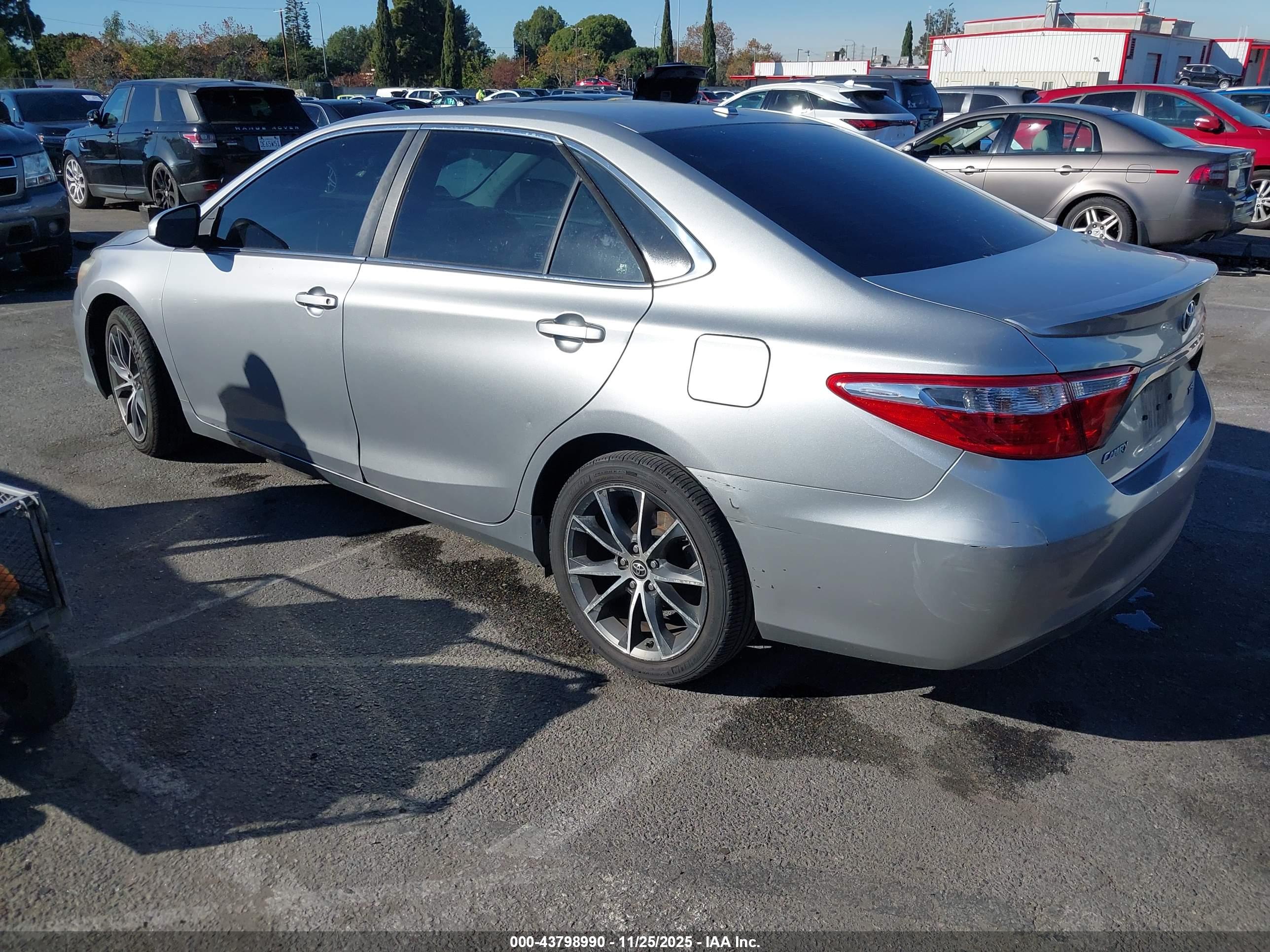TOYOTA CAMRY image 3