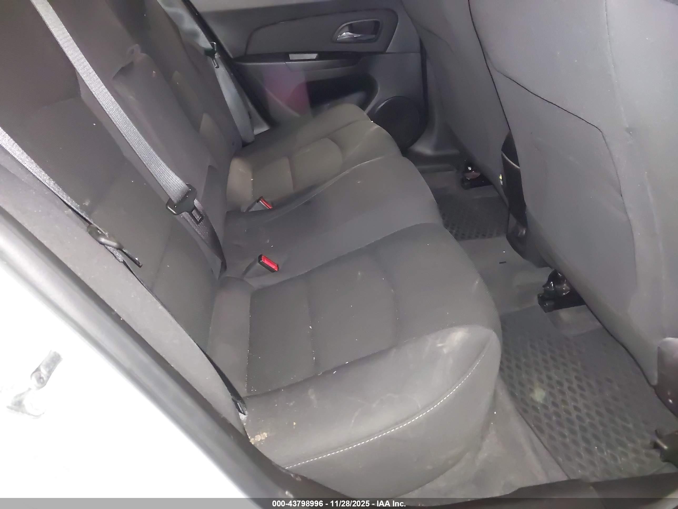 CHEVROLET CRUZE image 8