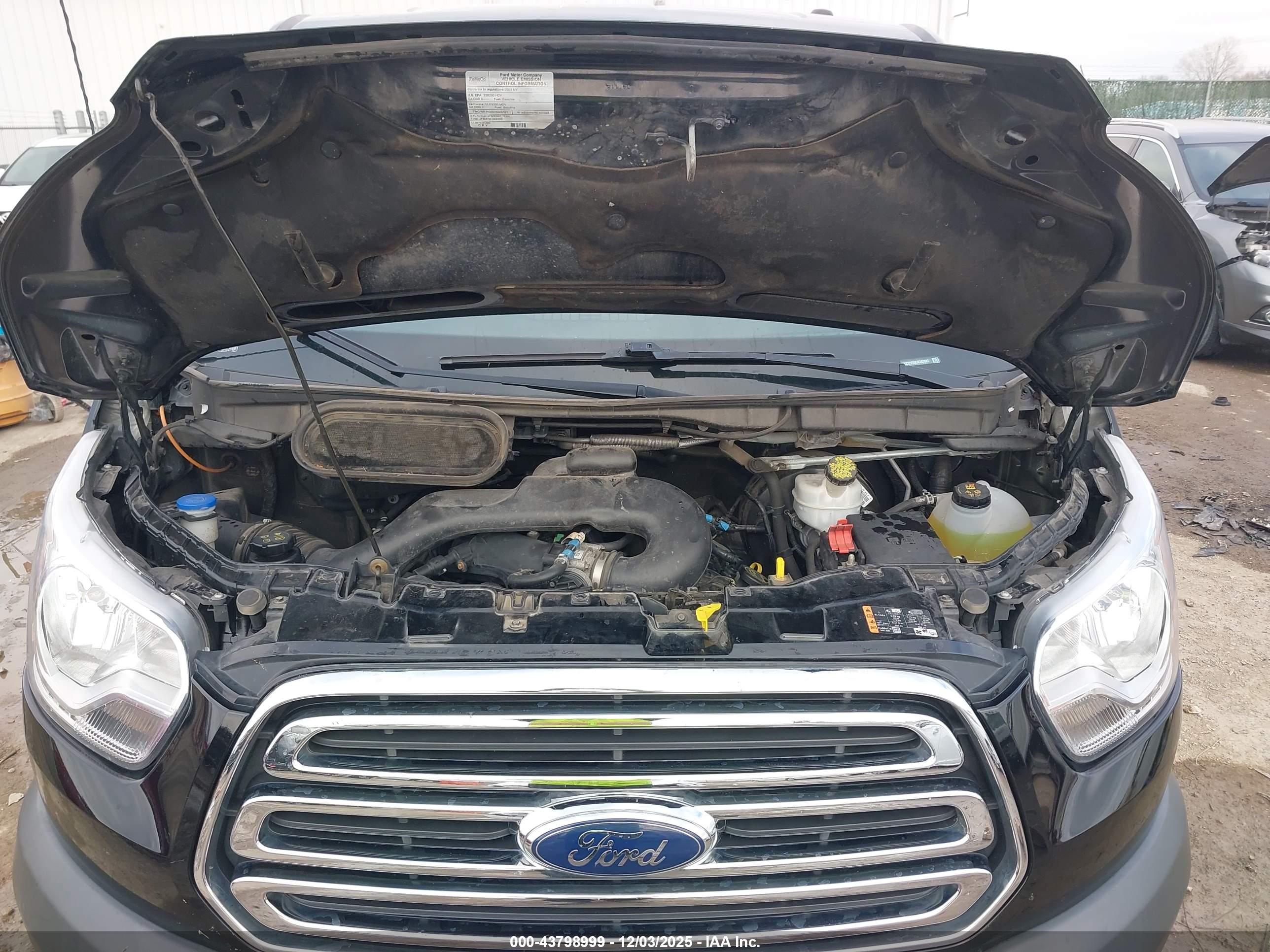 FORD TRANSIT-350 image 10
