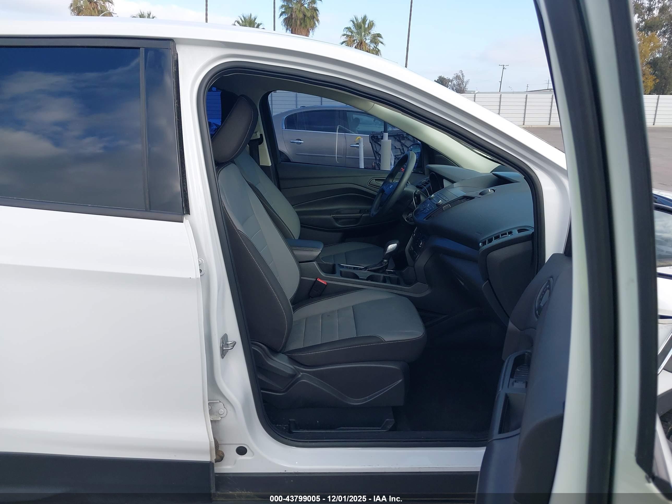 FORD ESCAPE image 5