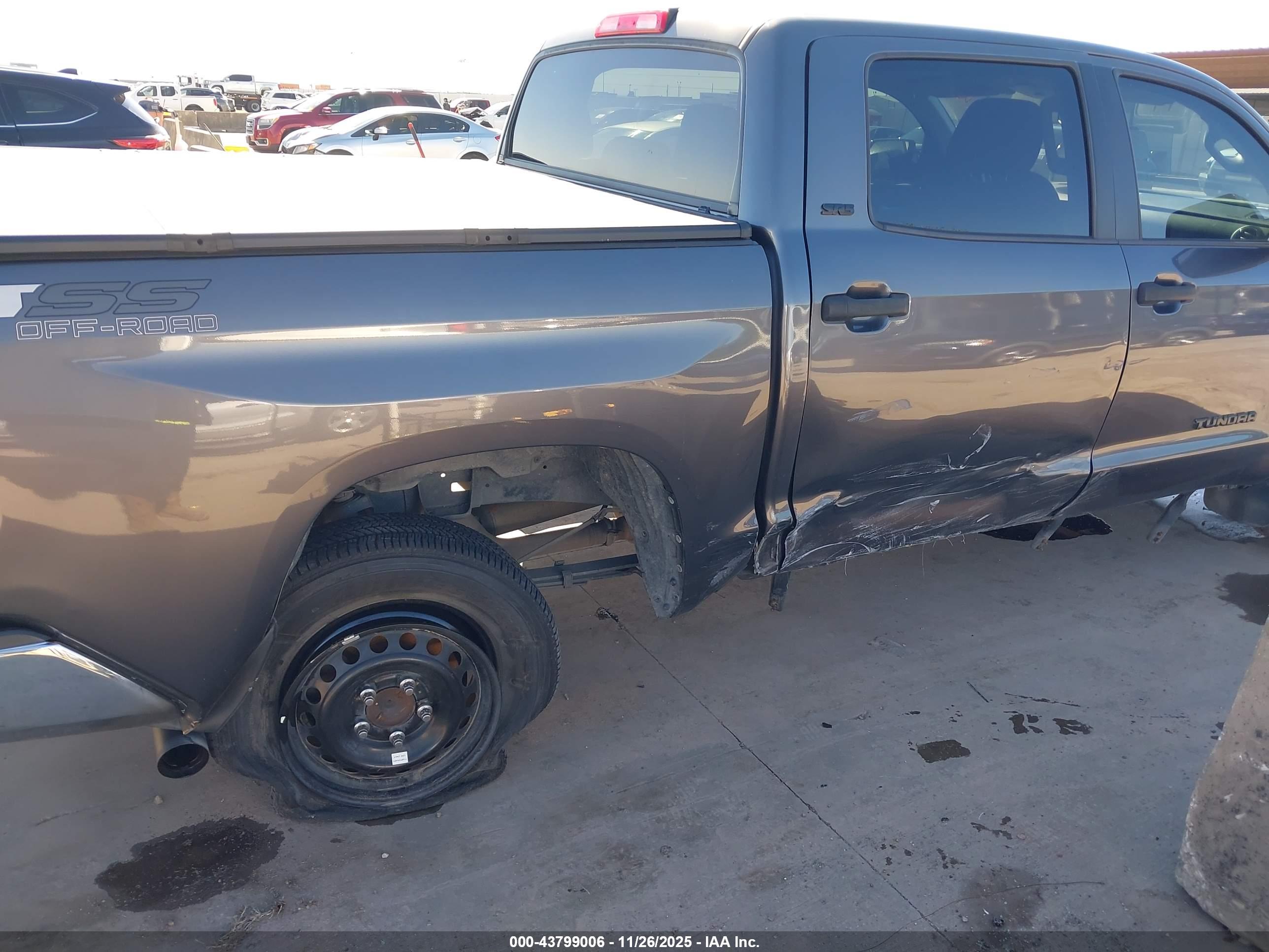 TOYOTA TUNDRA image 6