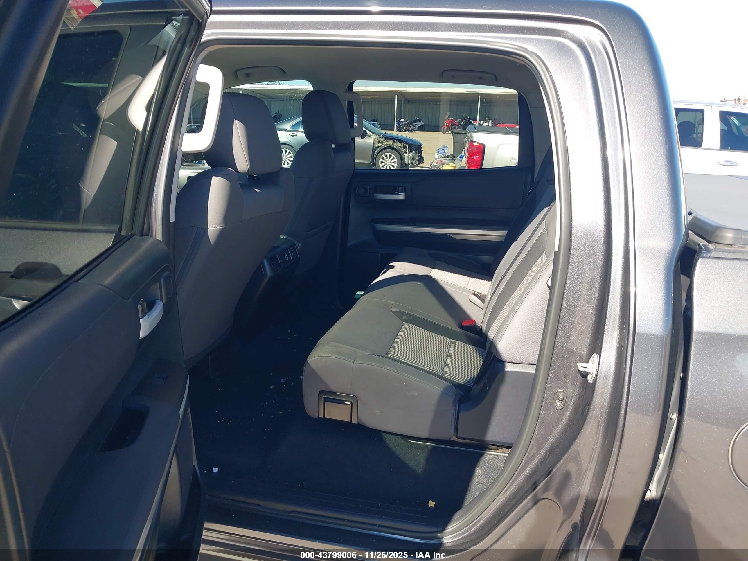 TOYOTA TUNDRA image 8