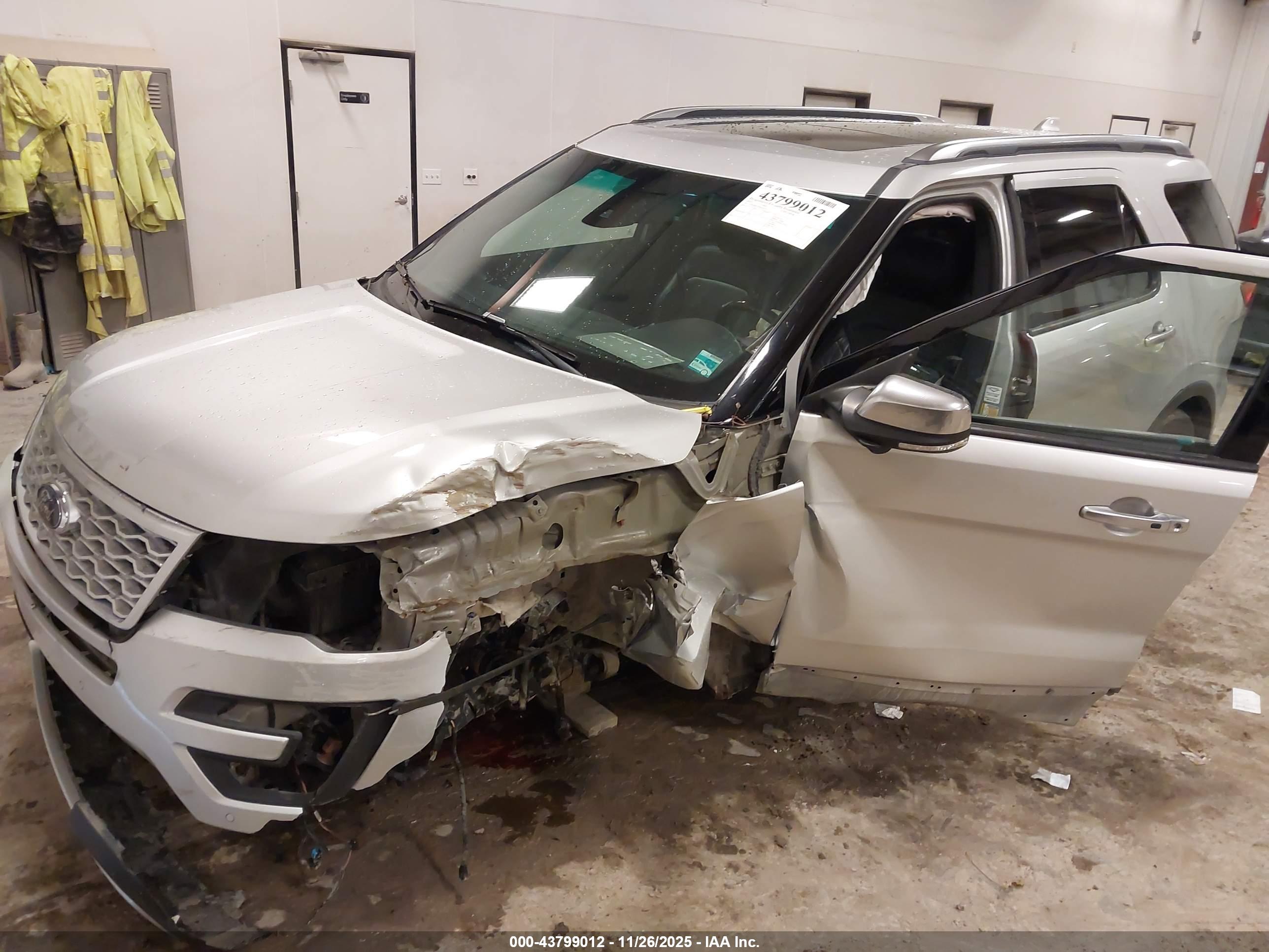 FORD EXPLORER image 2