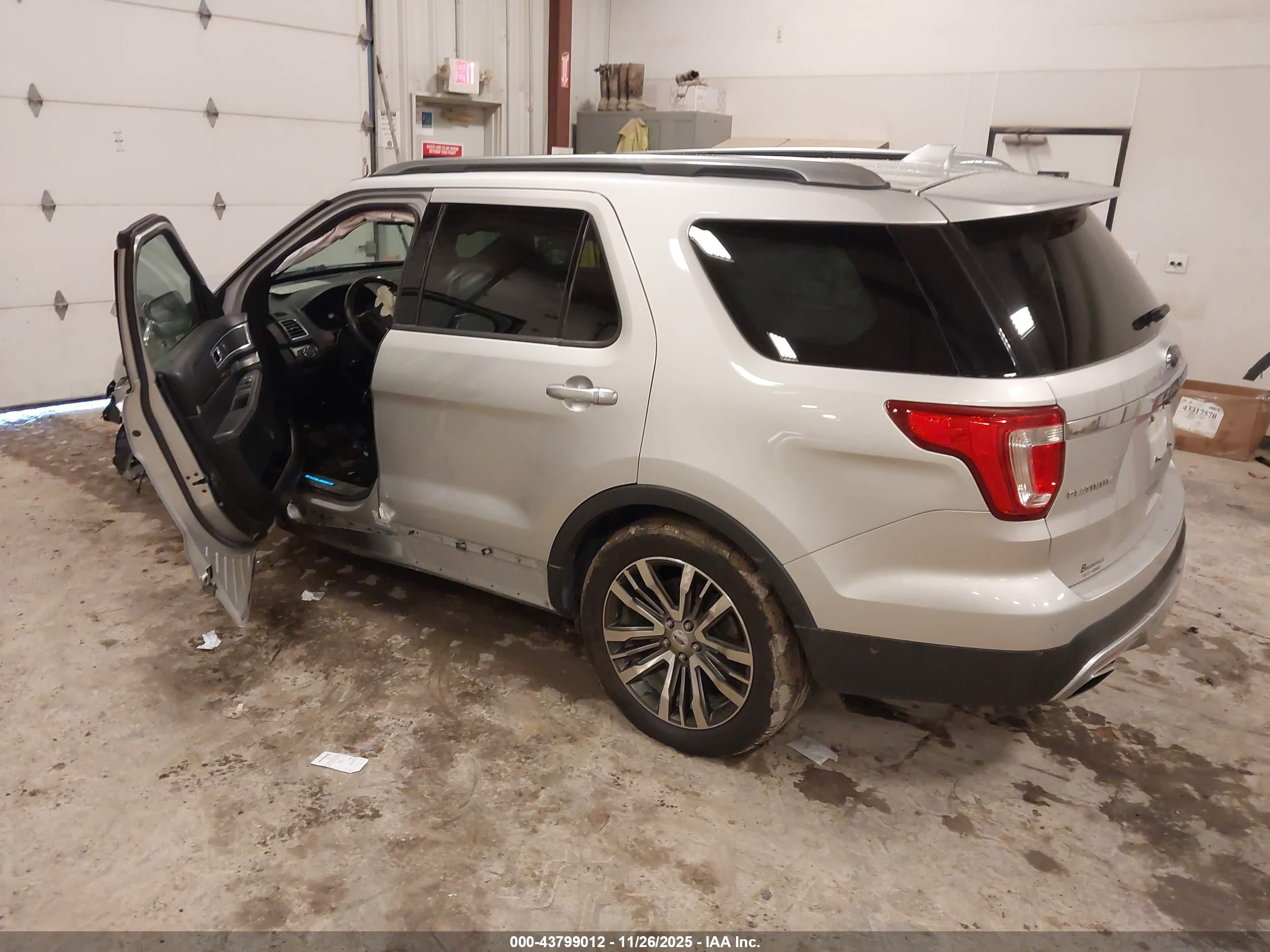 FORD EXPLORER image 3