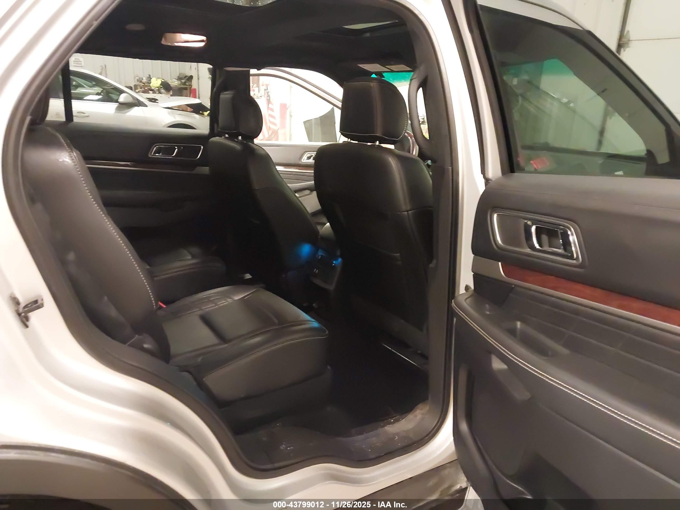 FORD EXPLORER image 8