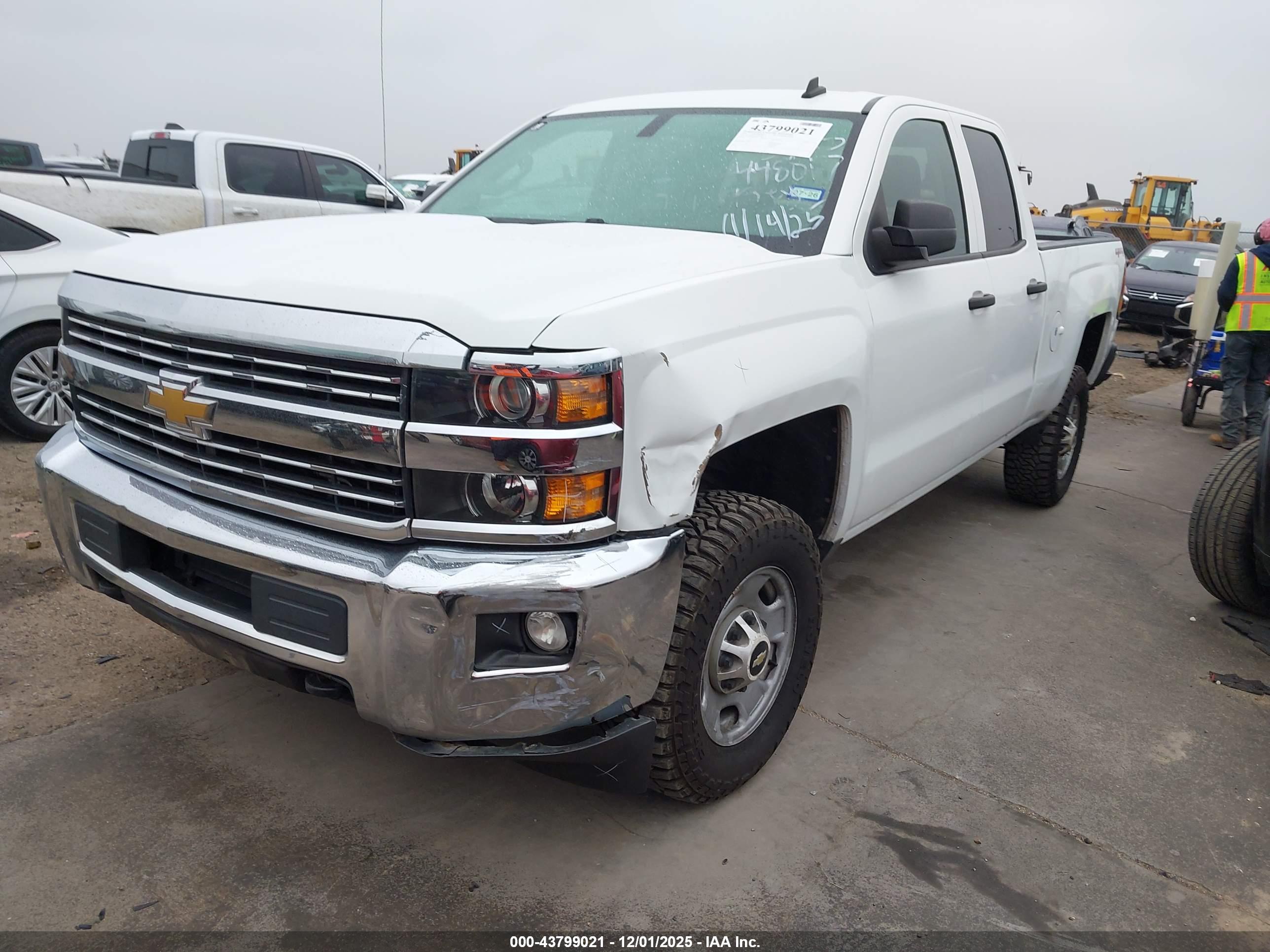 CHEVROLET SILVERADO image 2