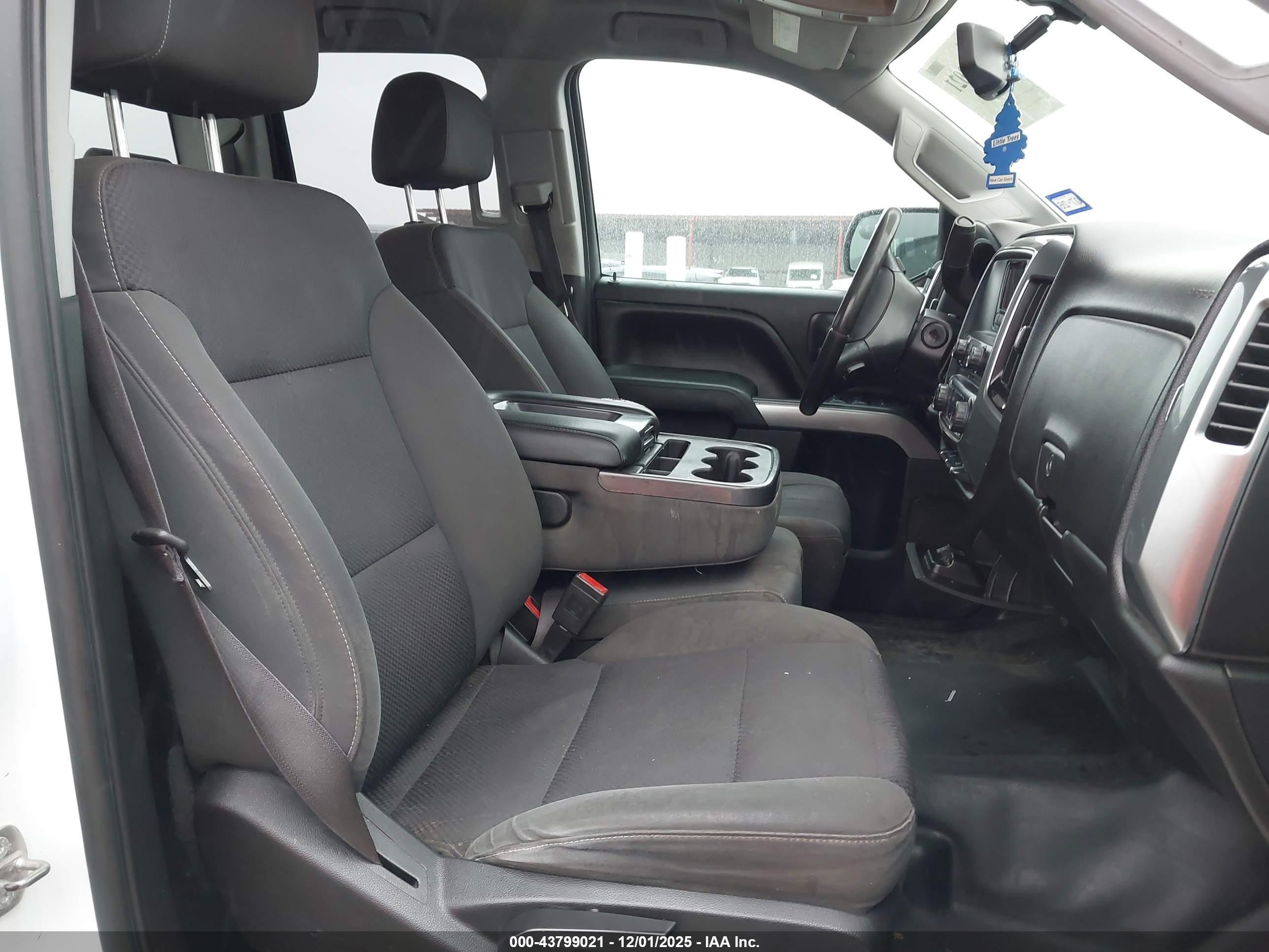 CHEVROLET SILVERADO image 5