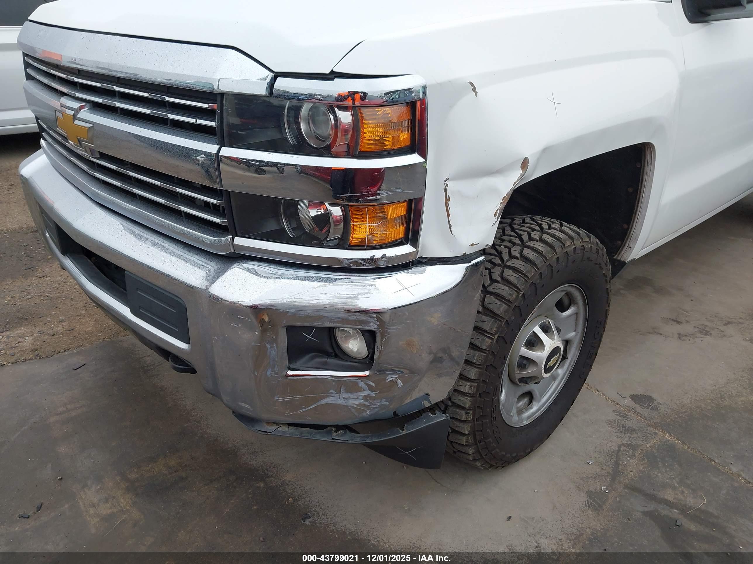CHEVROLET SILVERADO image 6