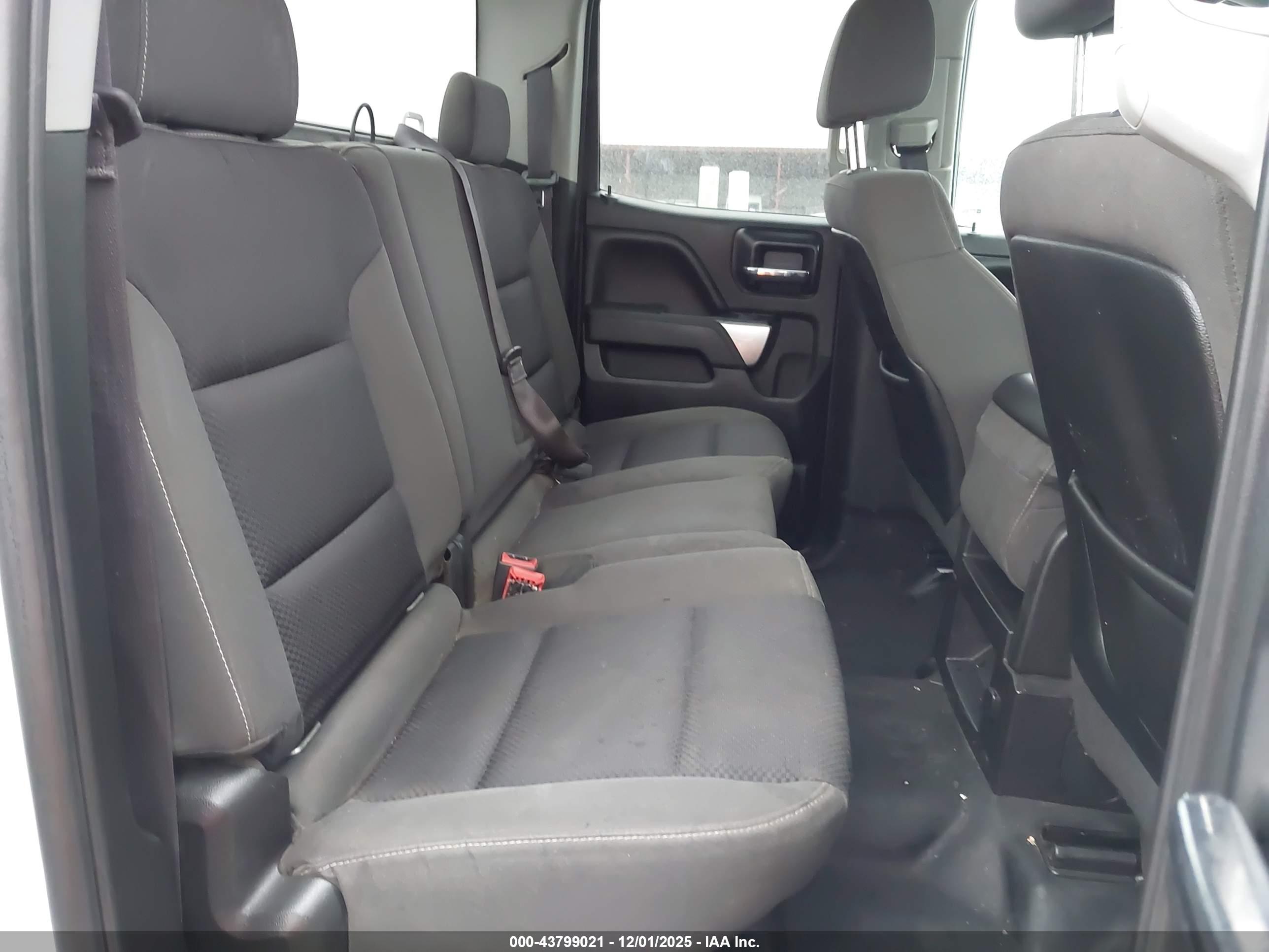 CHEVROLET SILVERADO image 8