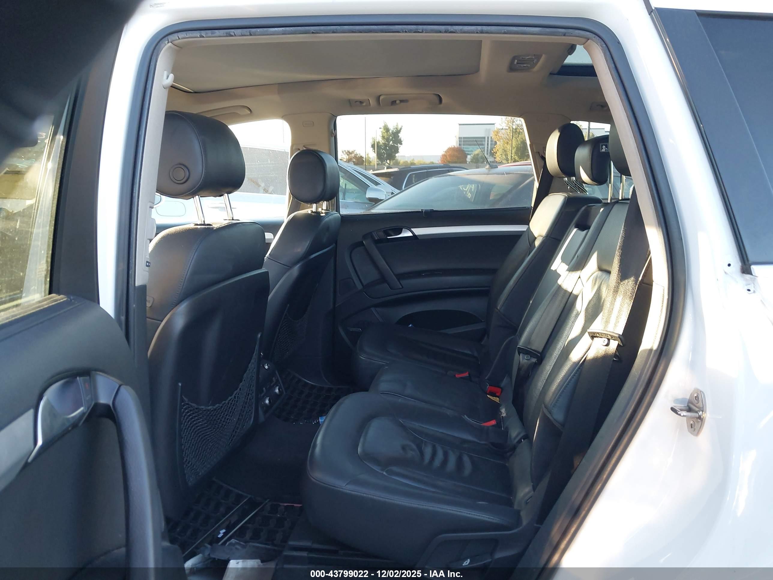 AUDI Q7 image 8