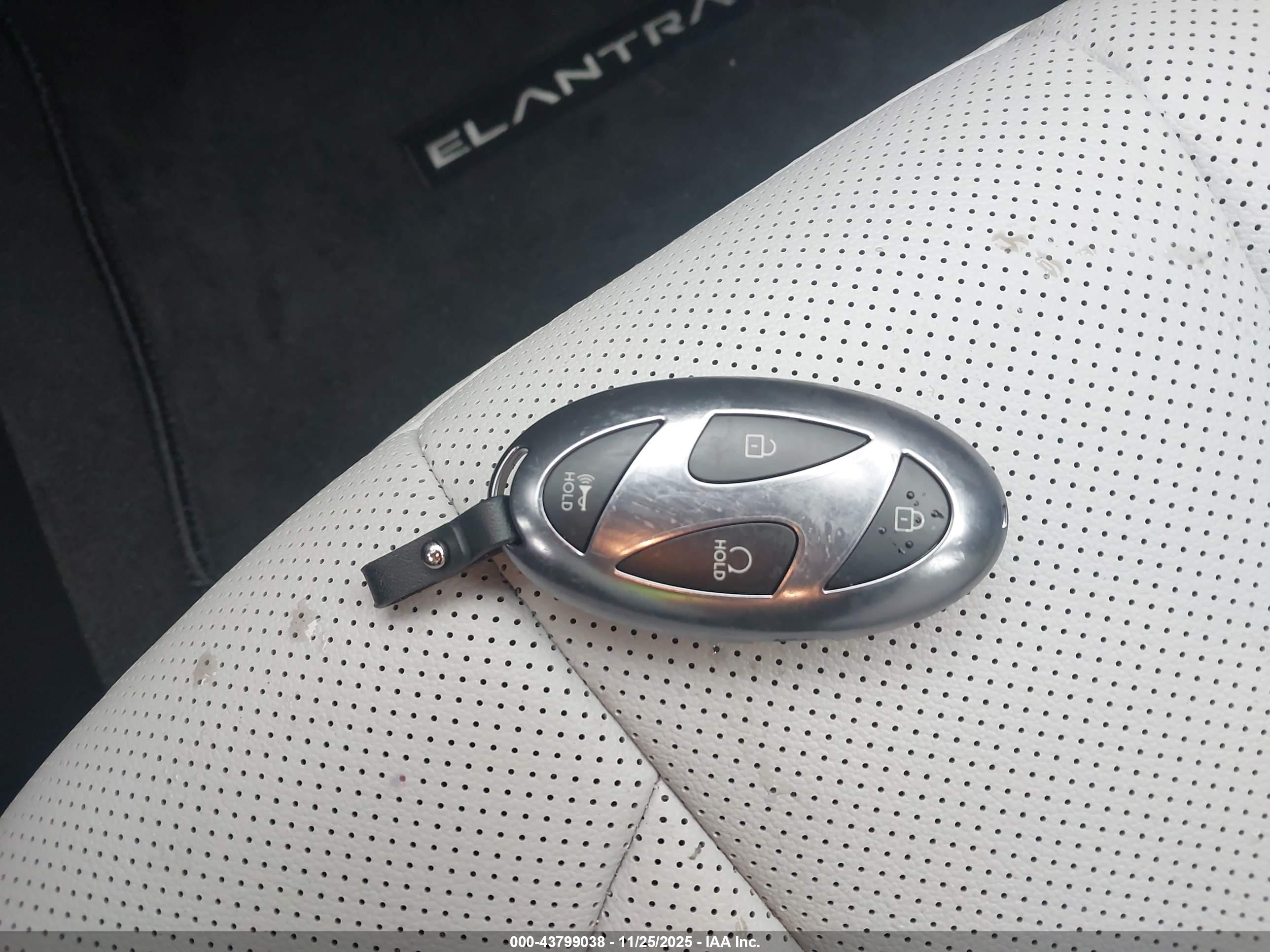 HYUNDAI ELANTRA image 11