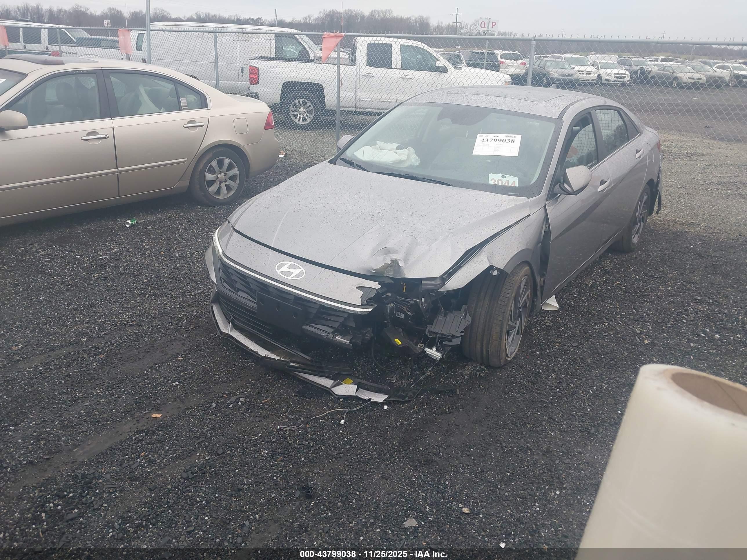 HYUNDAI ELANTRA image 2