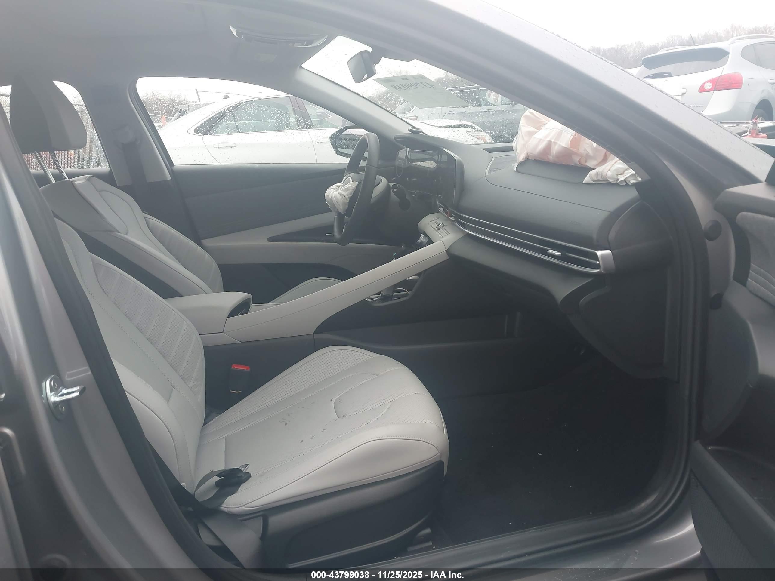 HYUNDAI ELANTRA image 5