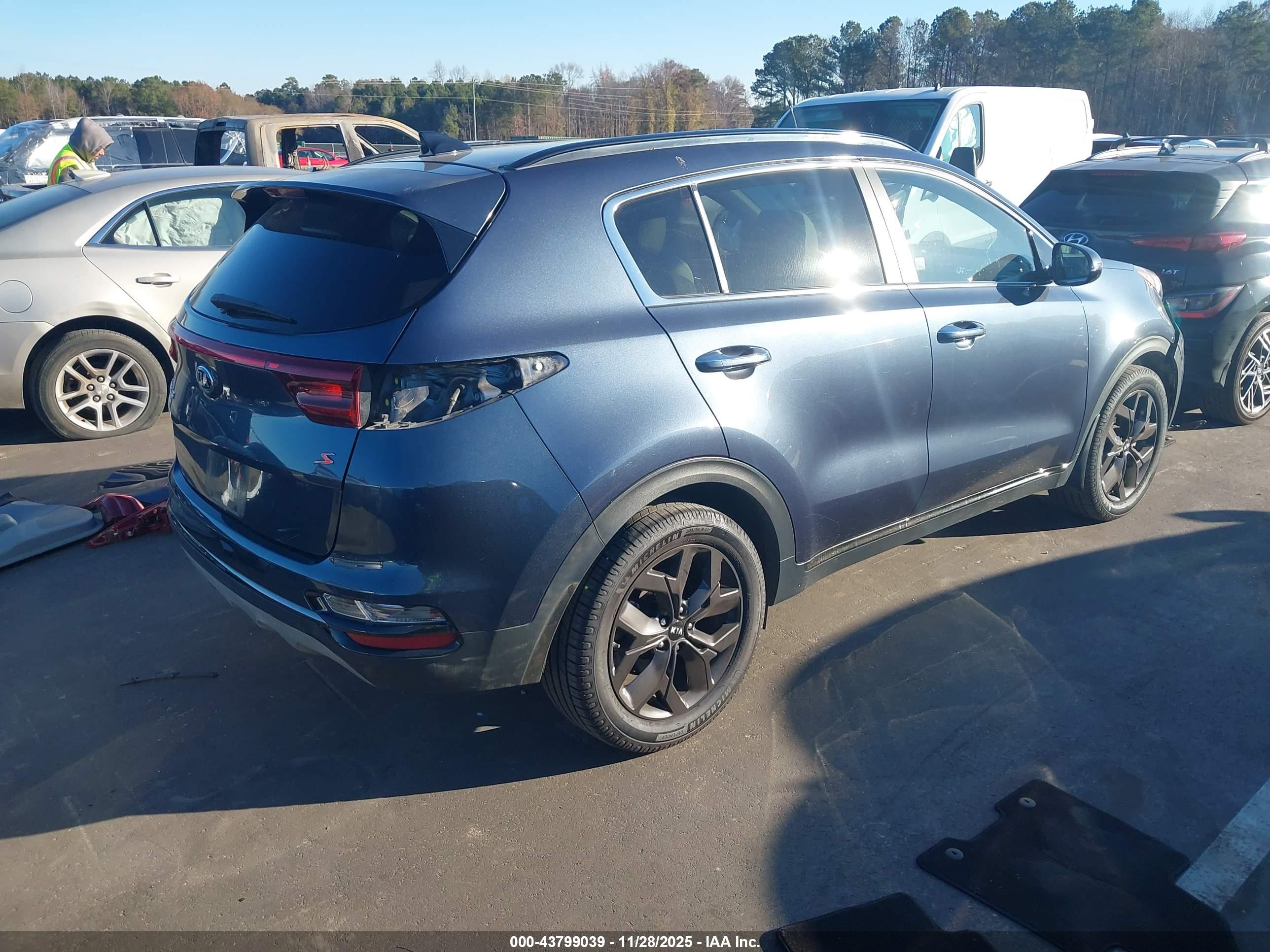 KIA SPORTAGE image 4
