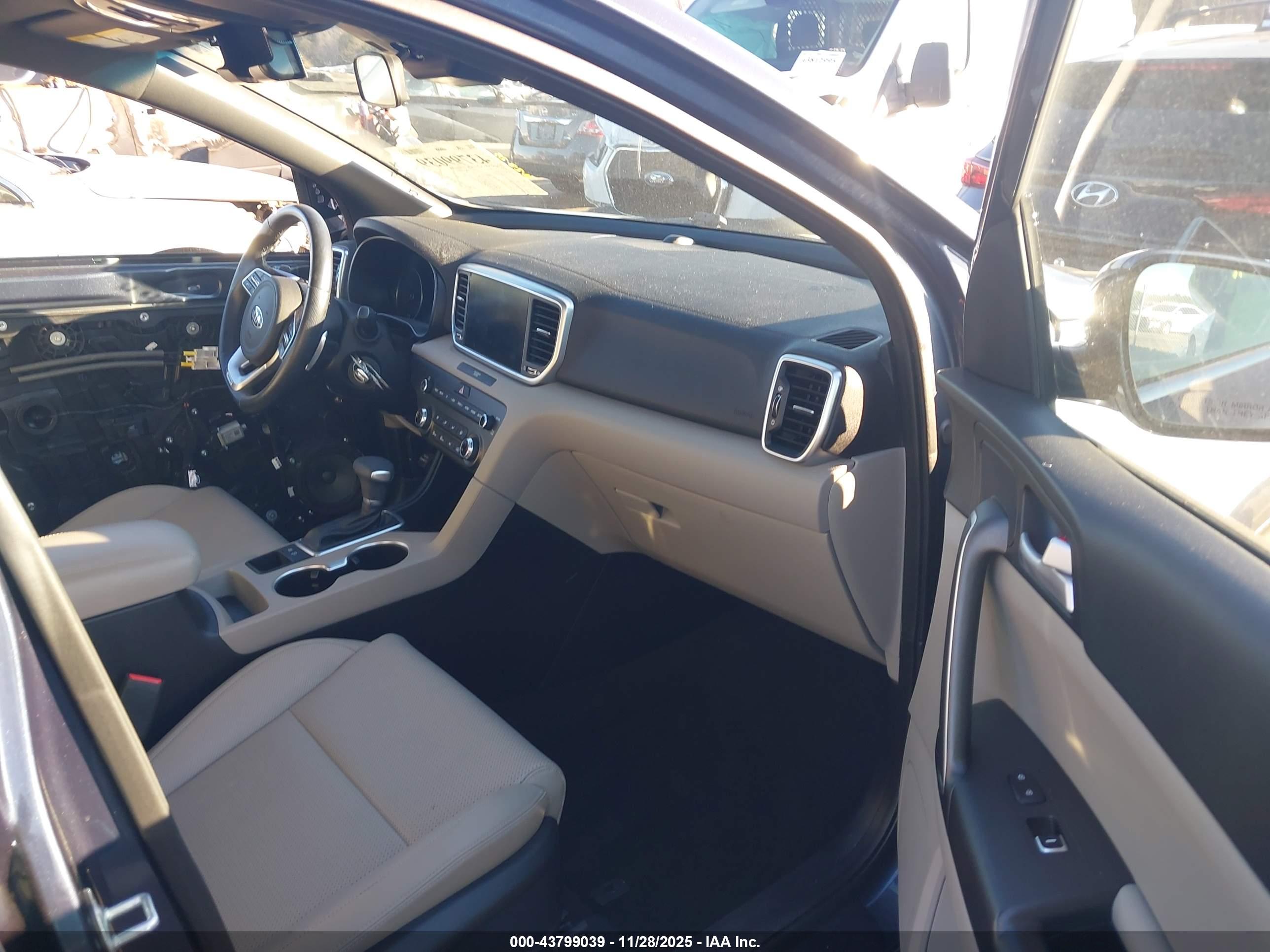 KIA SPORTAGE image 5