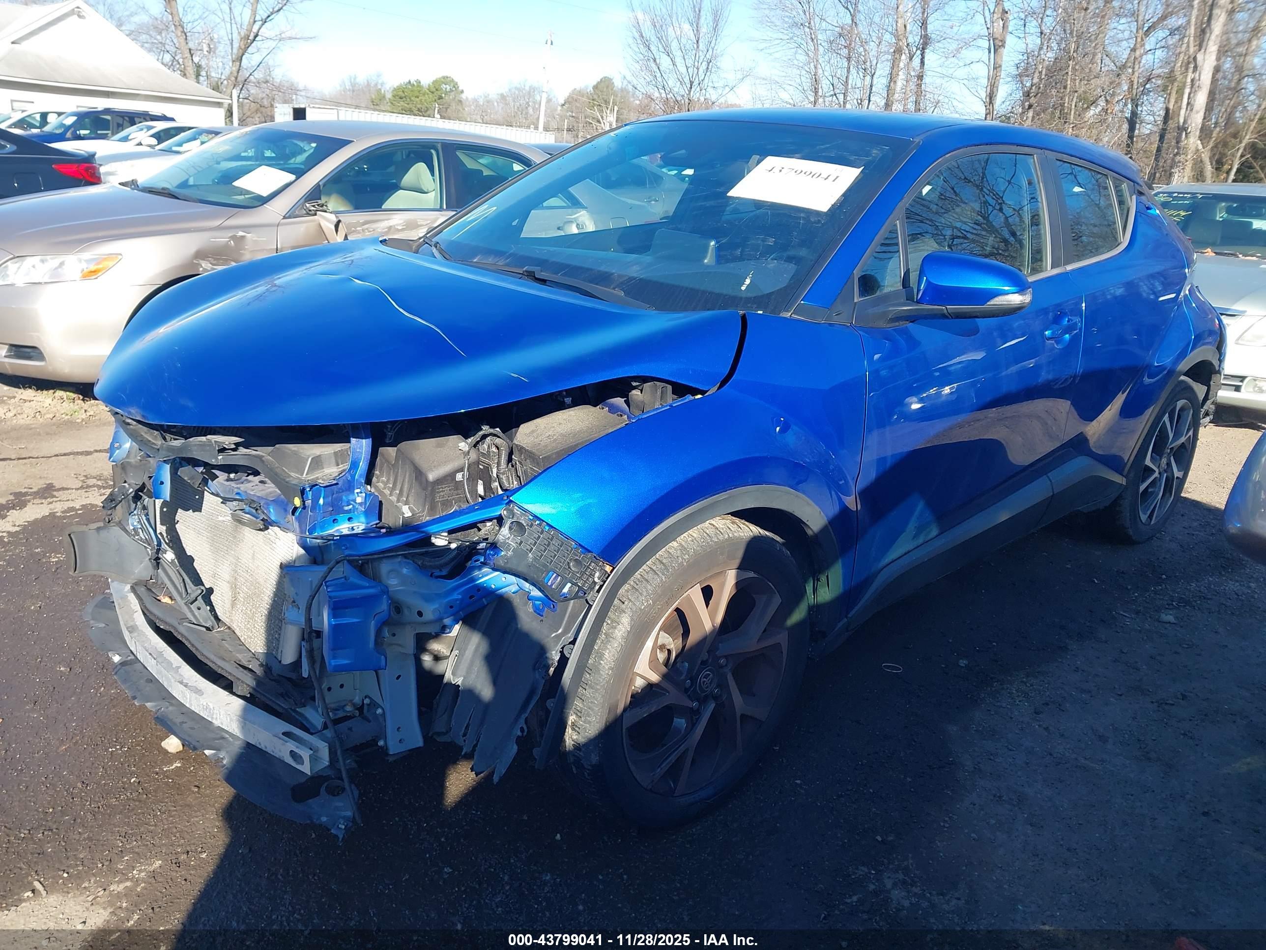 TOYOTA C-HR image 2