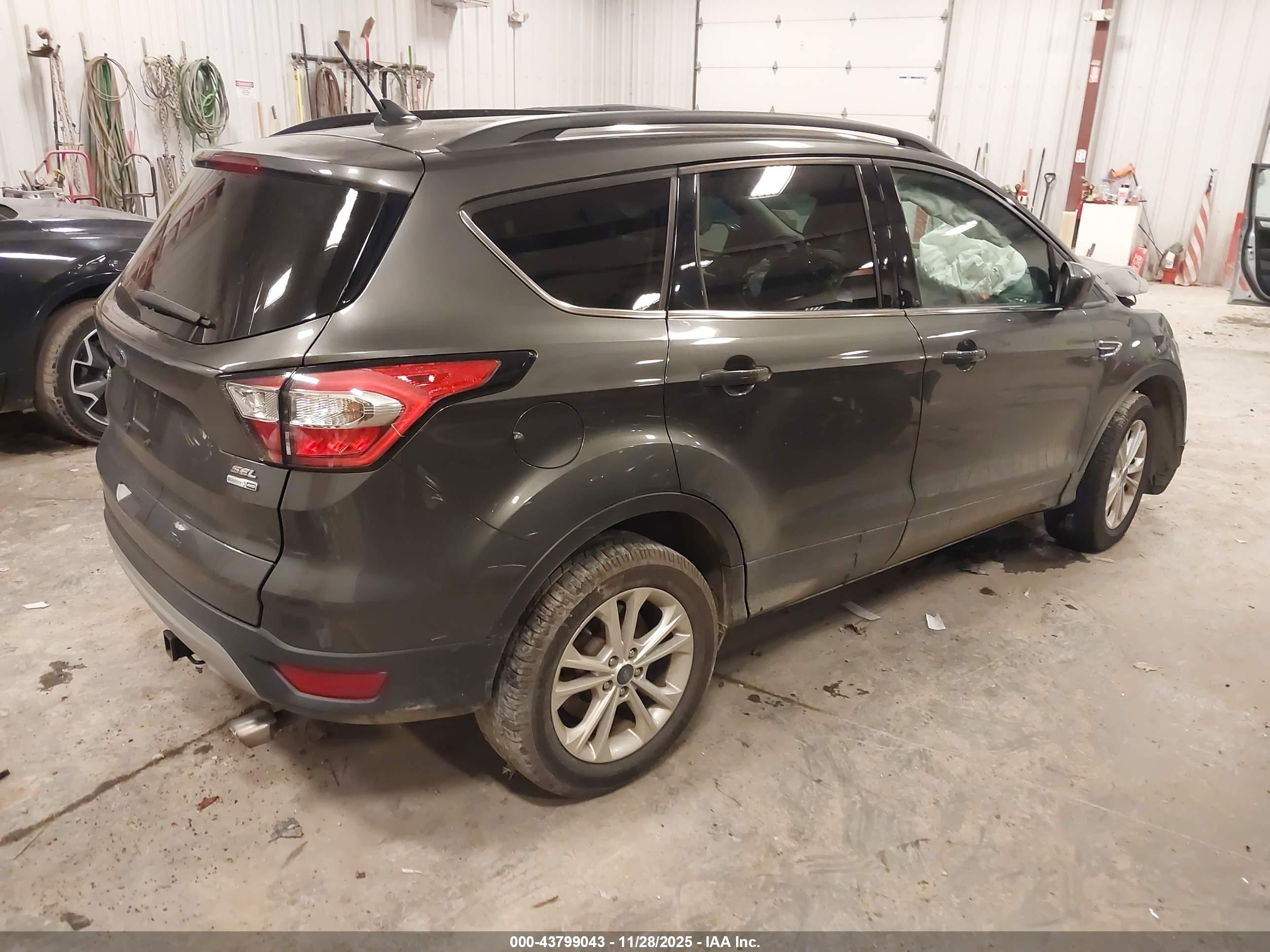 FORD ESCAPE image 4
