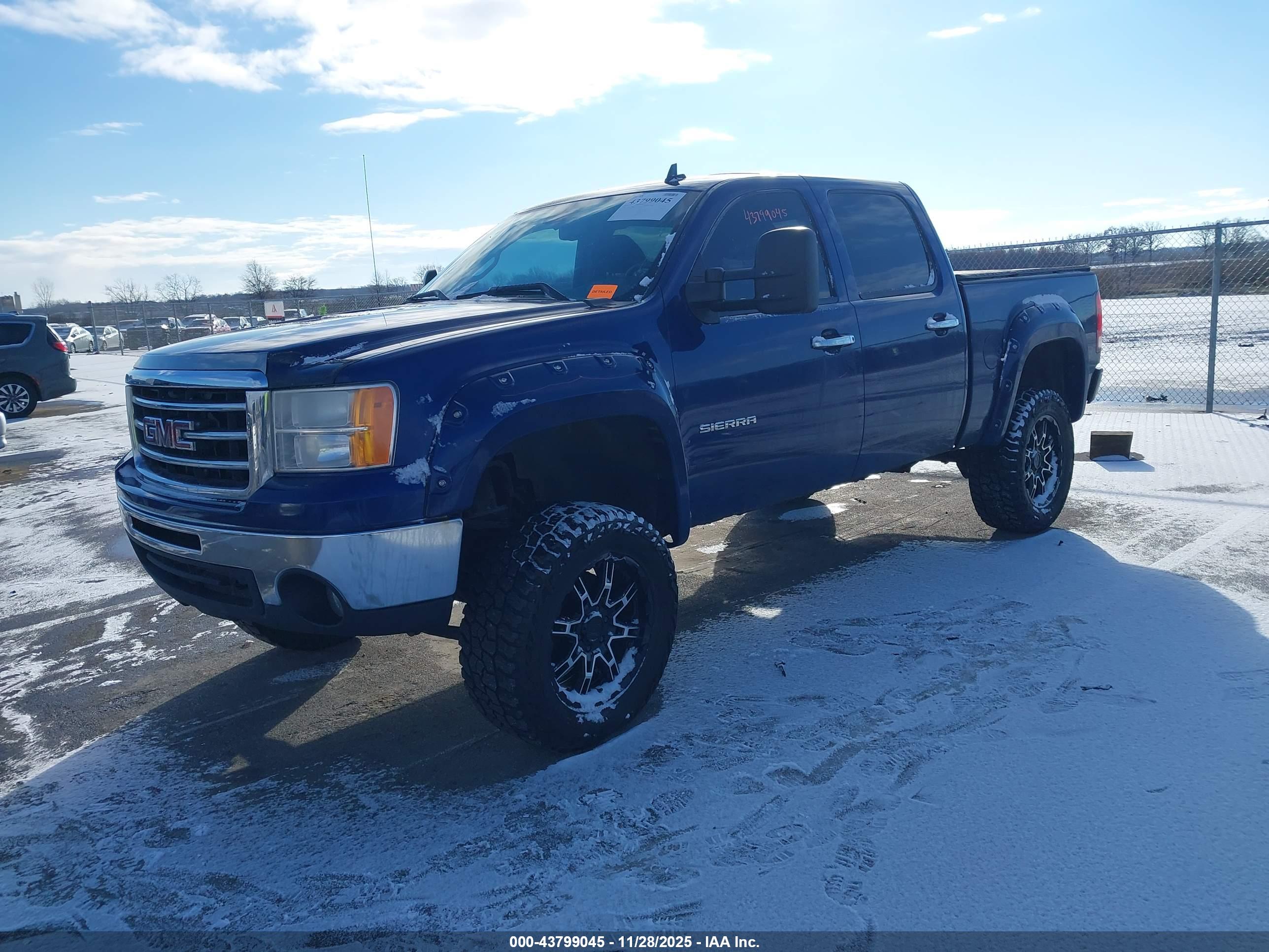 GMC SIERRA image 2