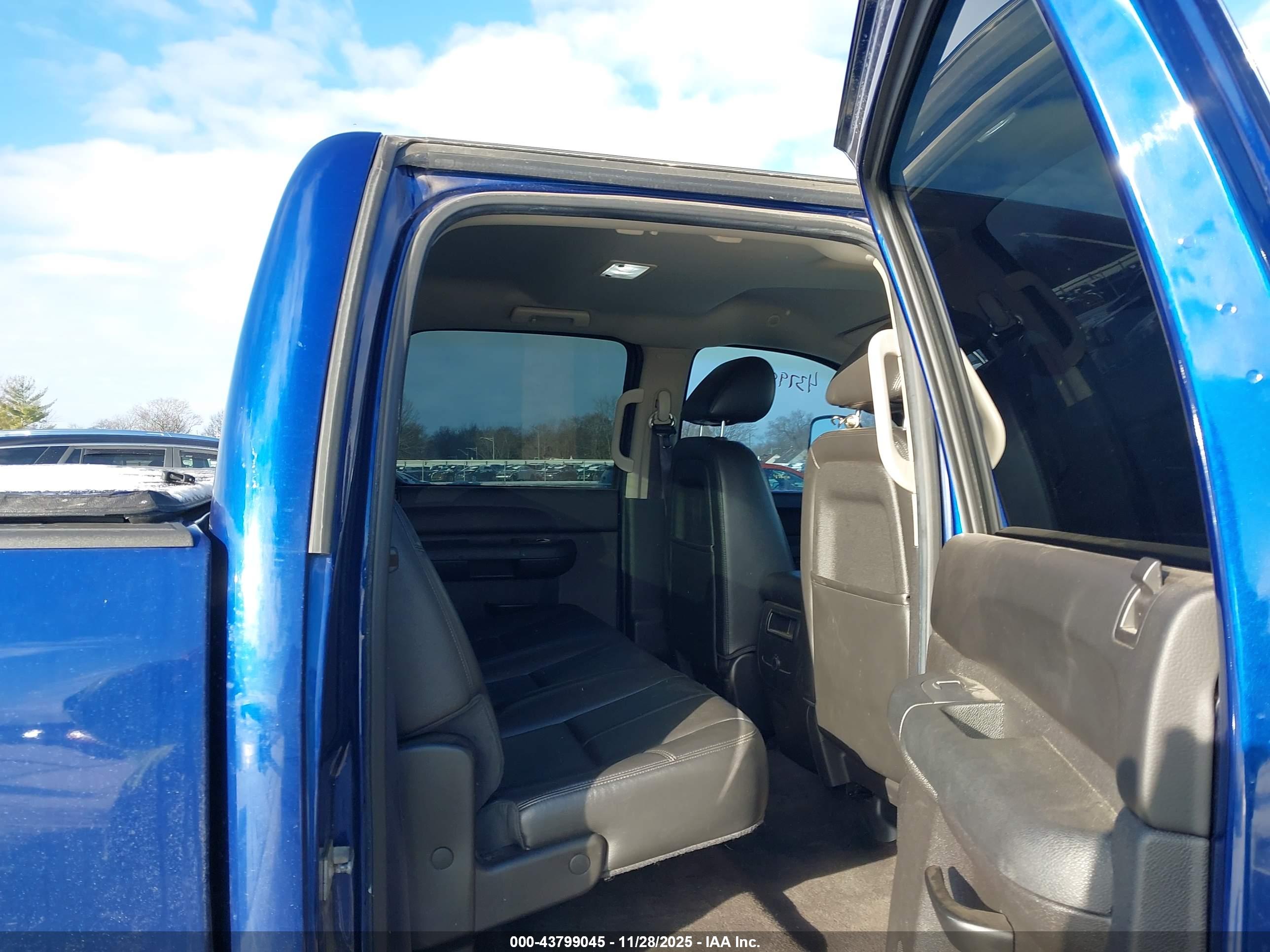 GMC SIERRA image 8