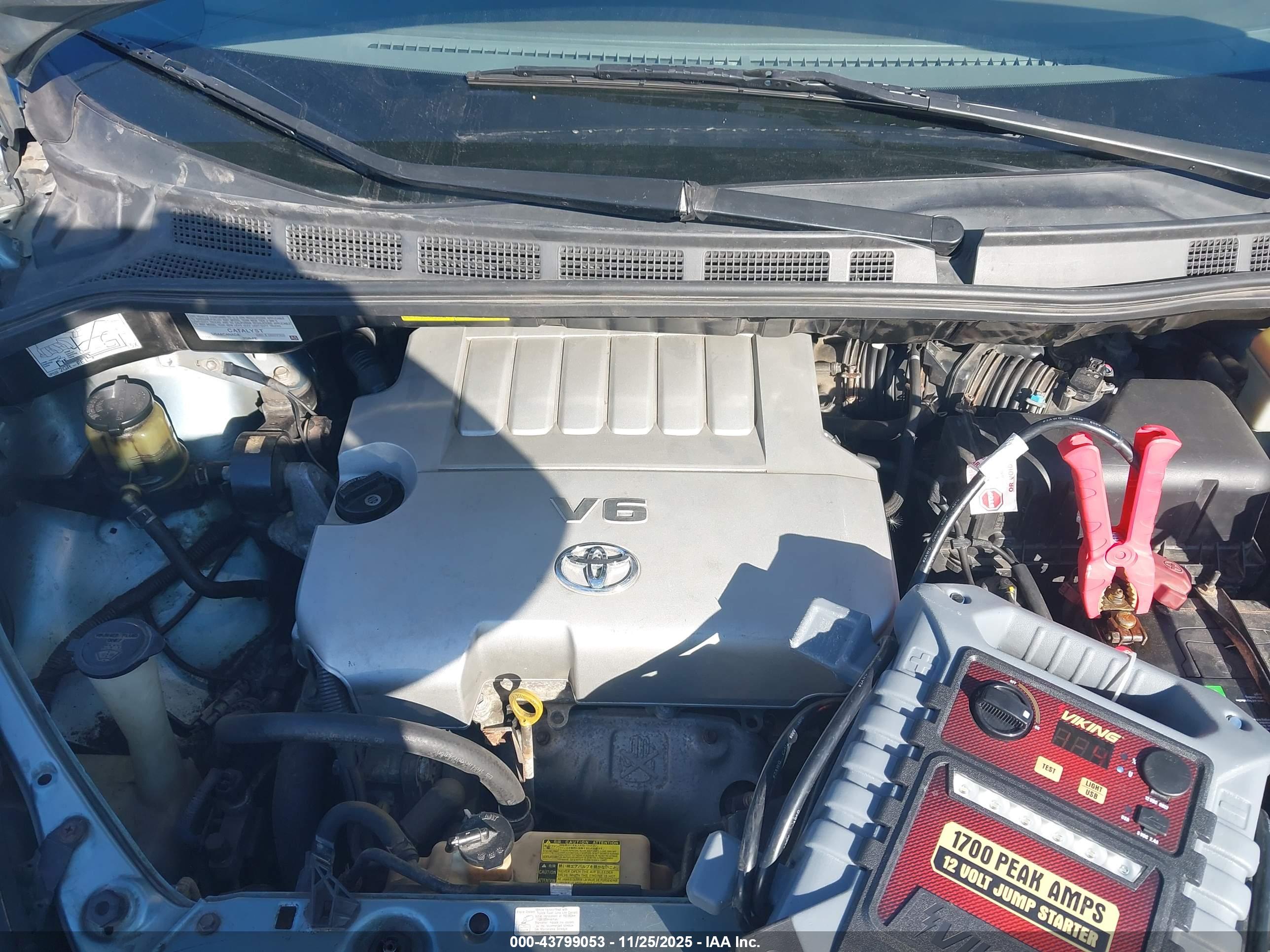 TOYOTA SIENNA image 10