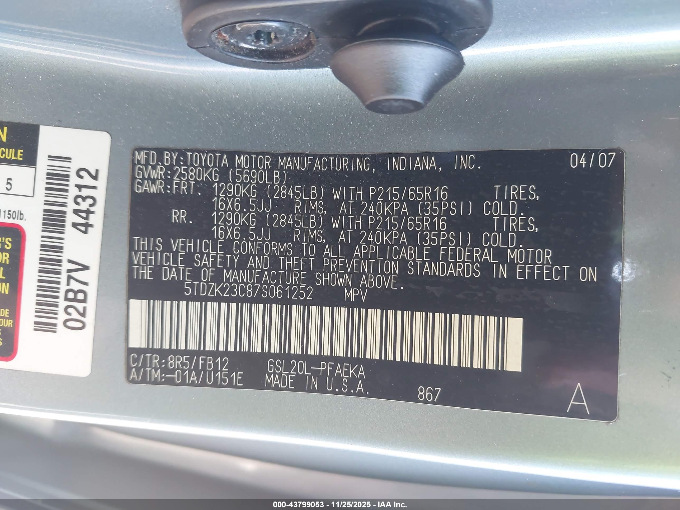TOYOTA SIENNA image 9