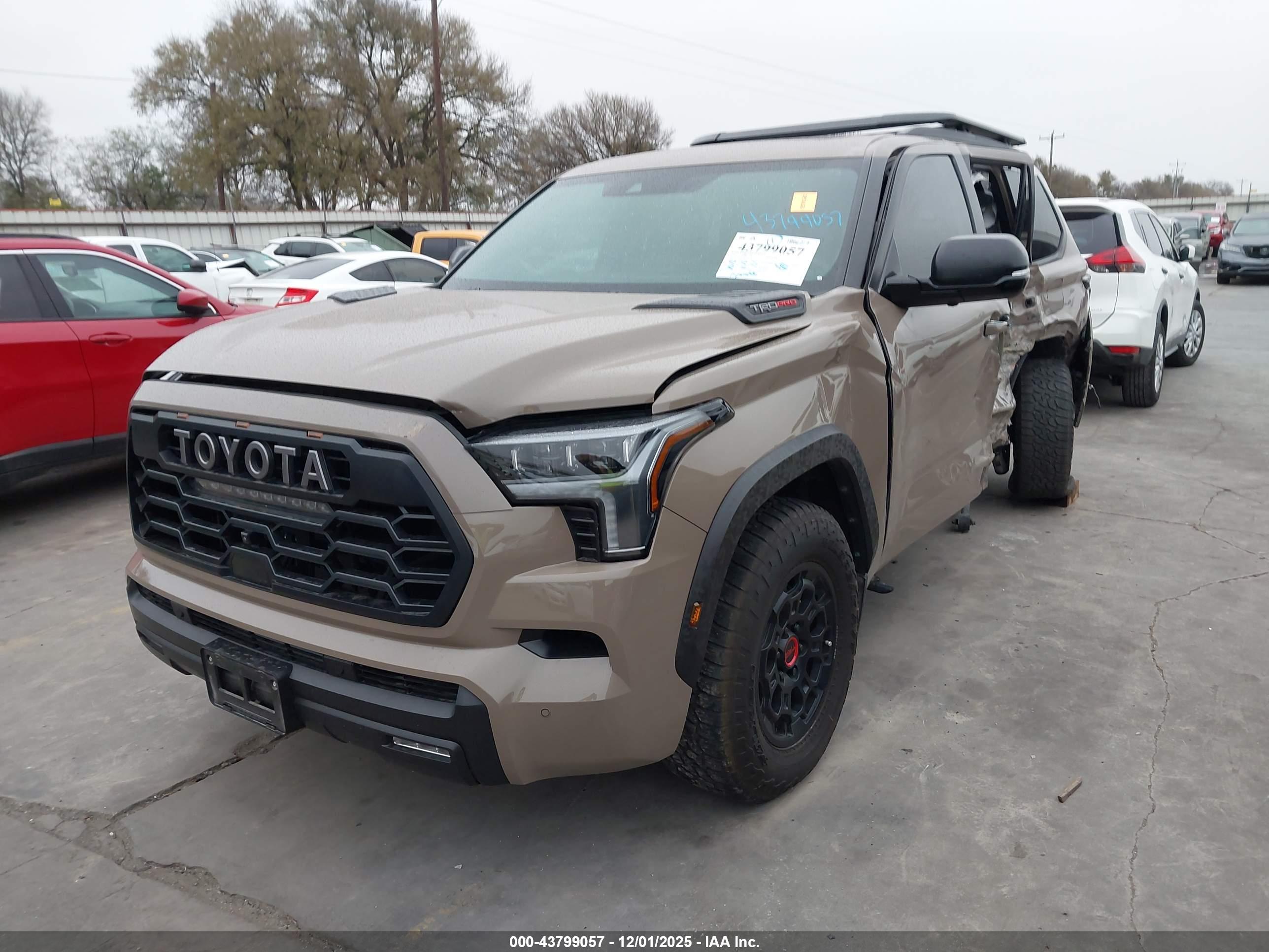 TOYOTA SEQUOIA image 2