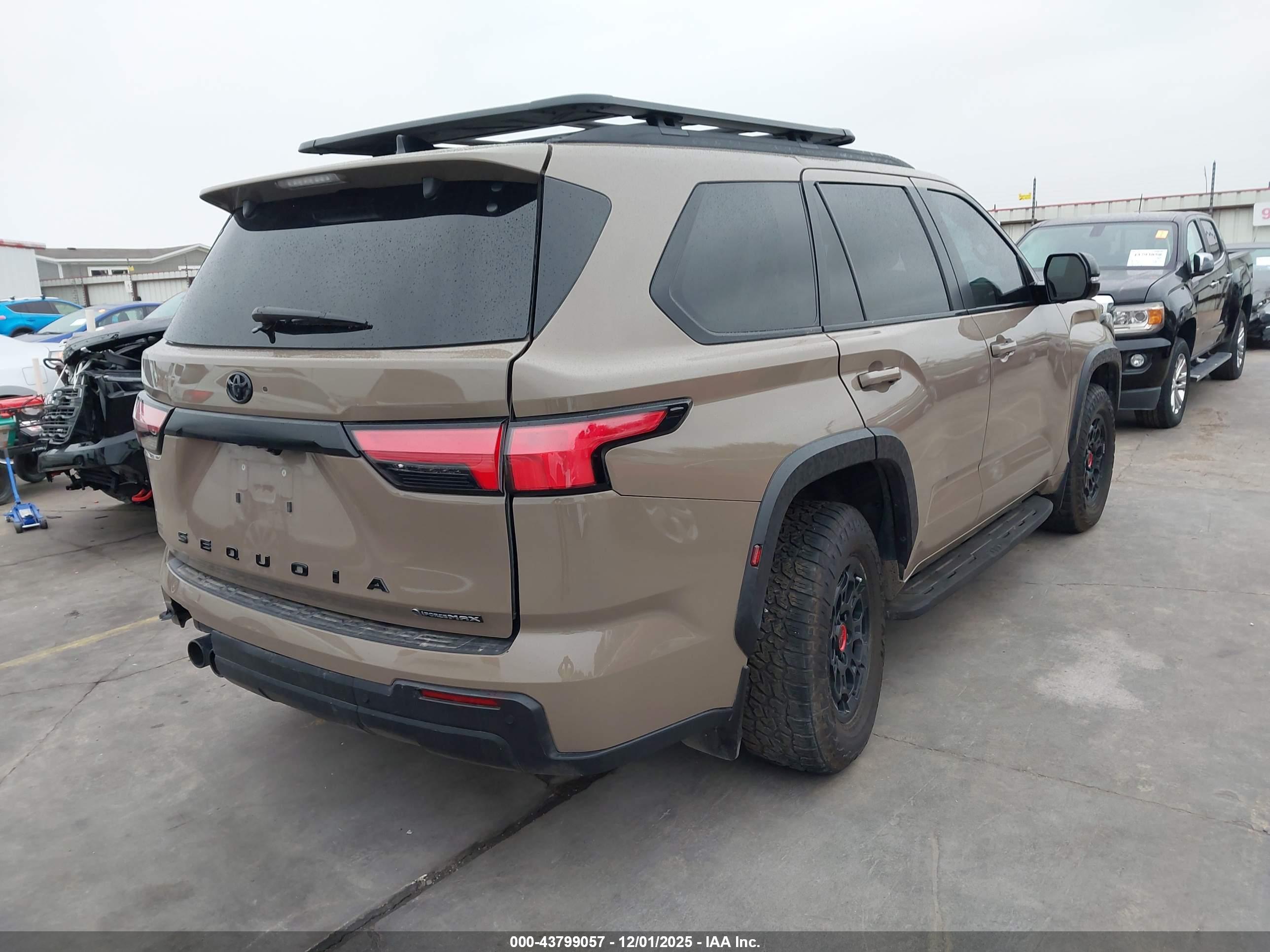 TOYOTA SEQUOIA image 4