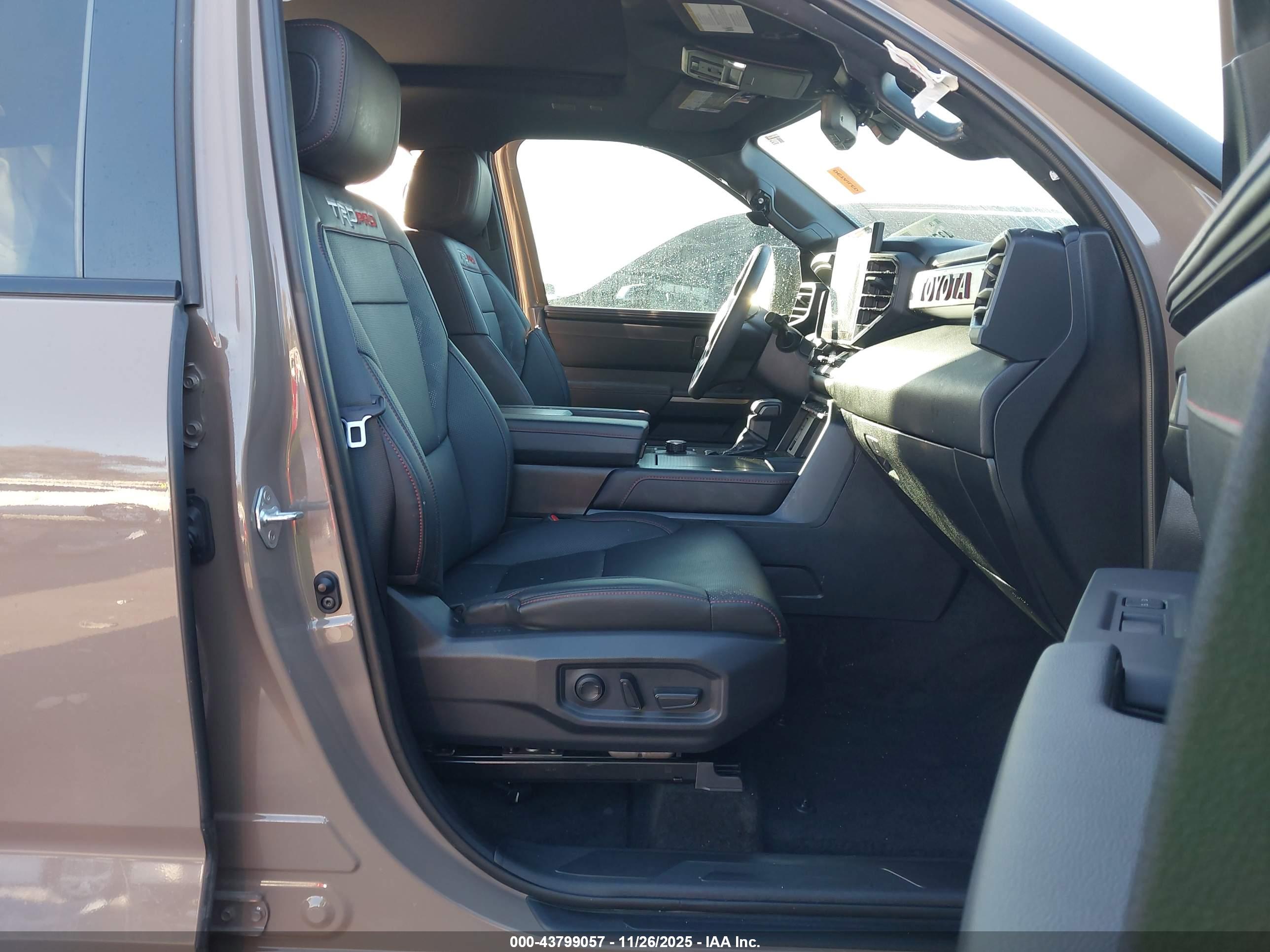 TOYOTA SEQUOIA image 5