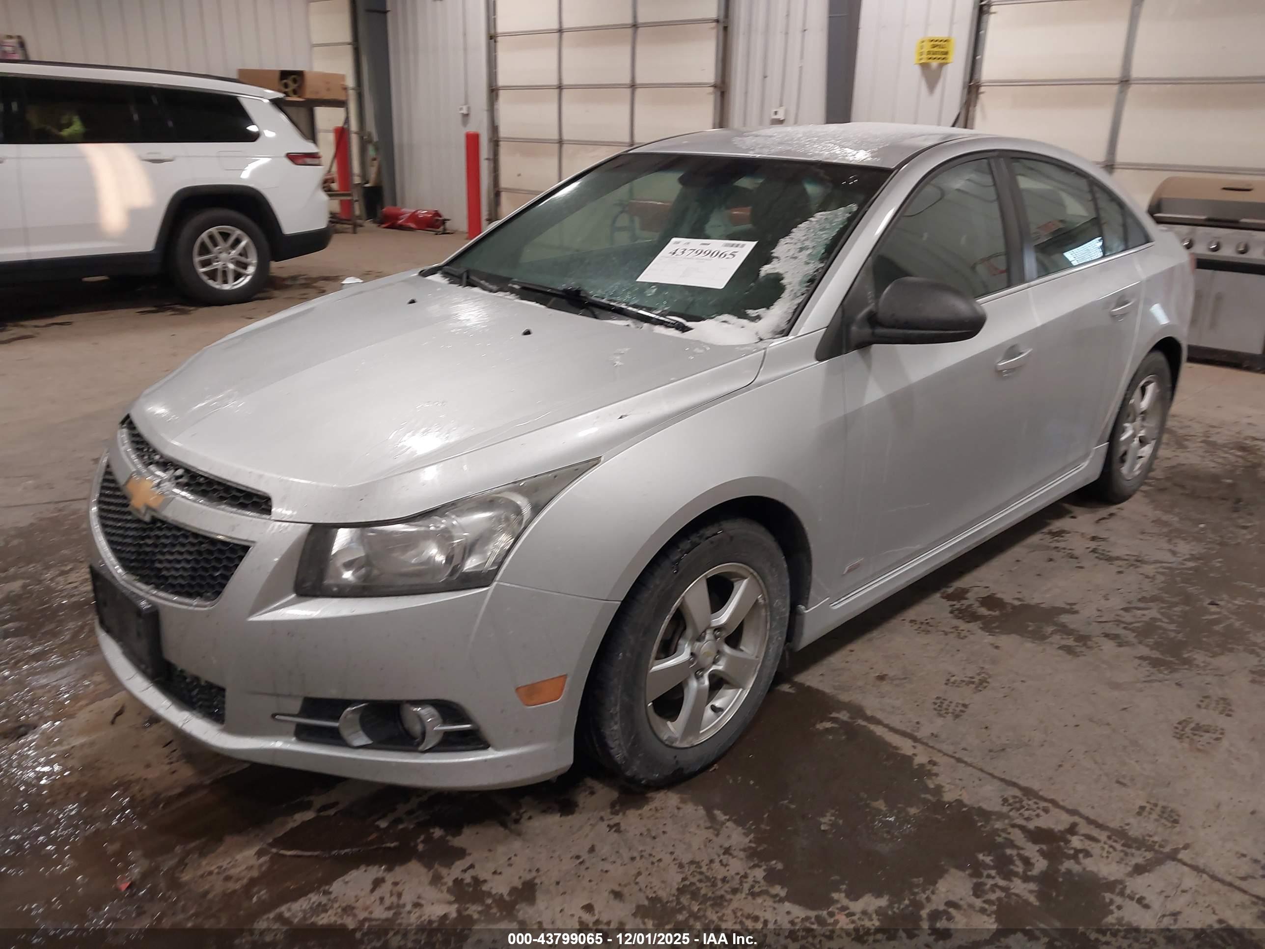 CHEVROLET CRUZE image 2
