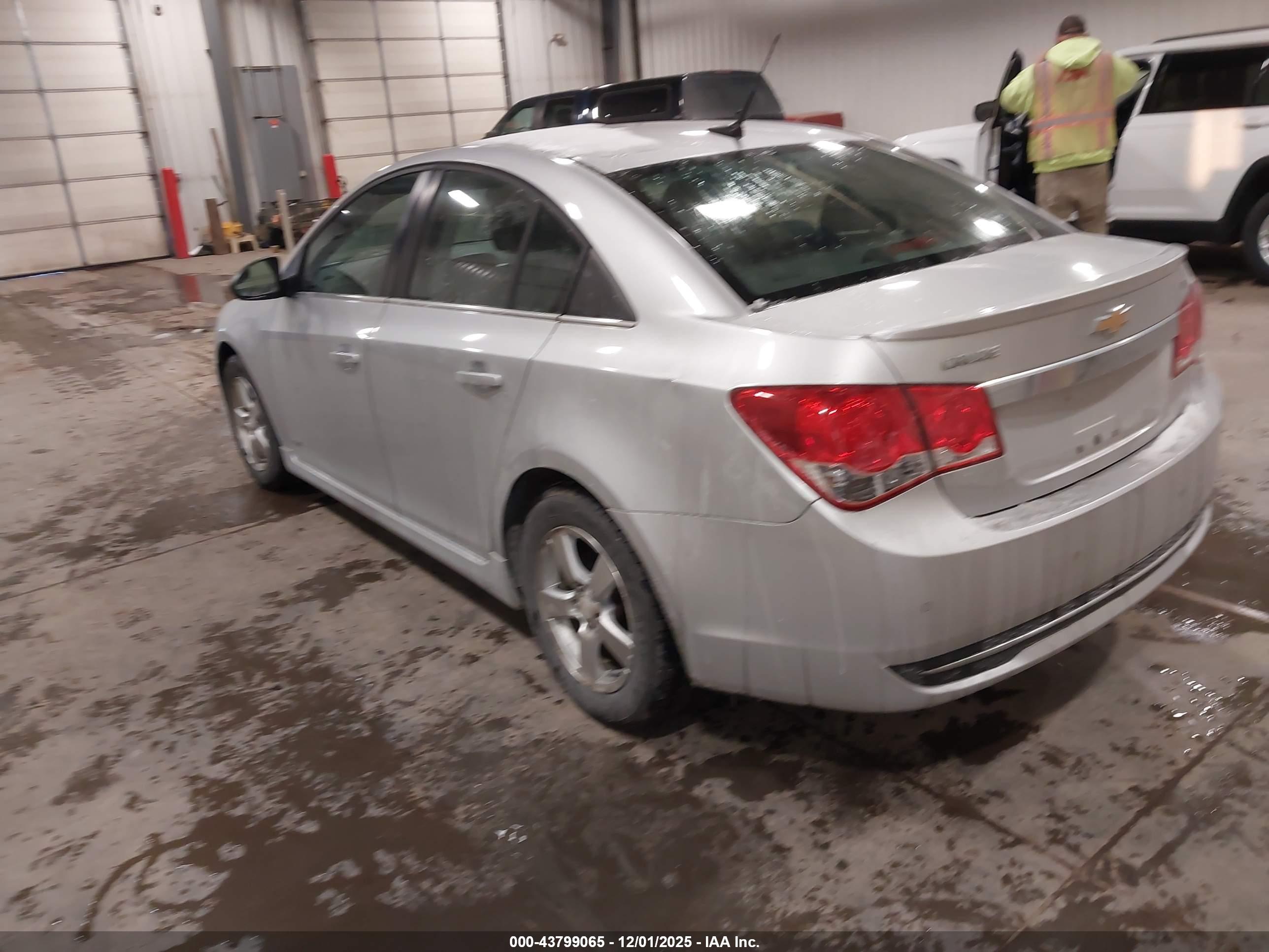 CHEVROLET CRUZE image 3