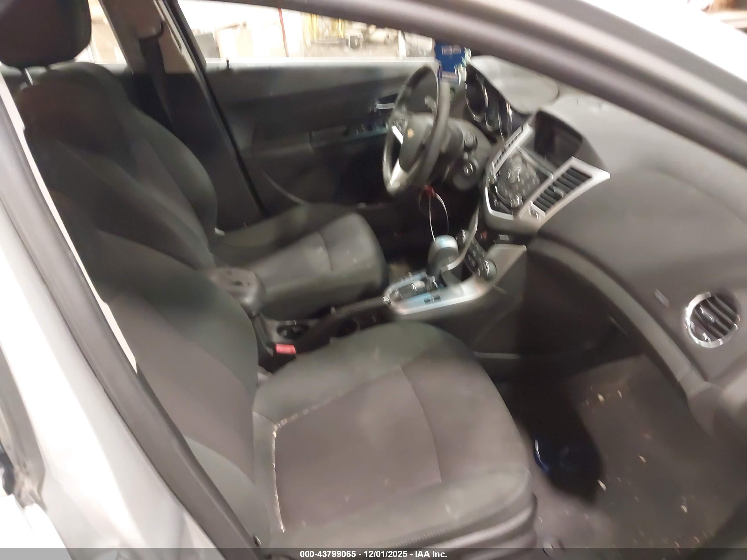 CHEVROLET CRUZE image 5