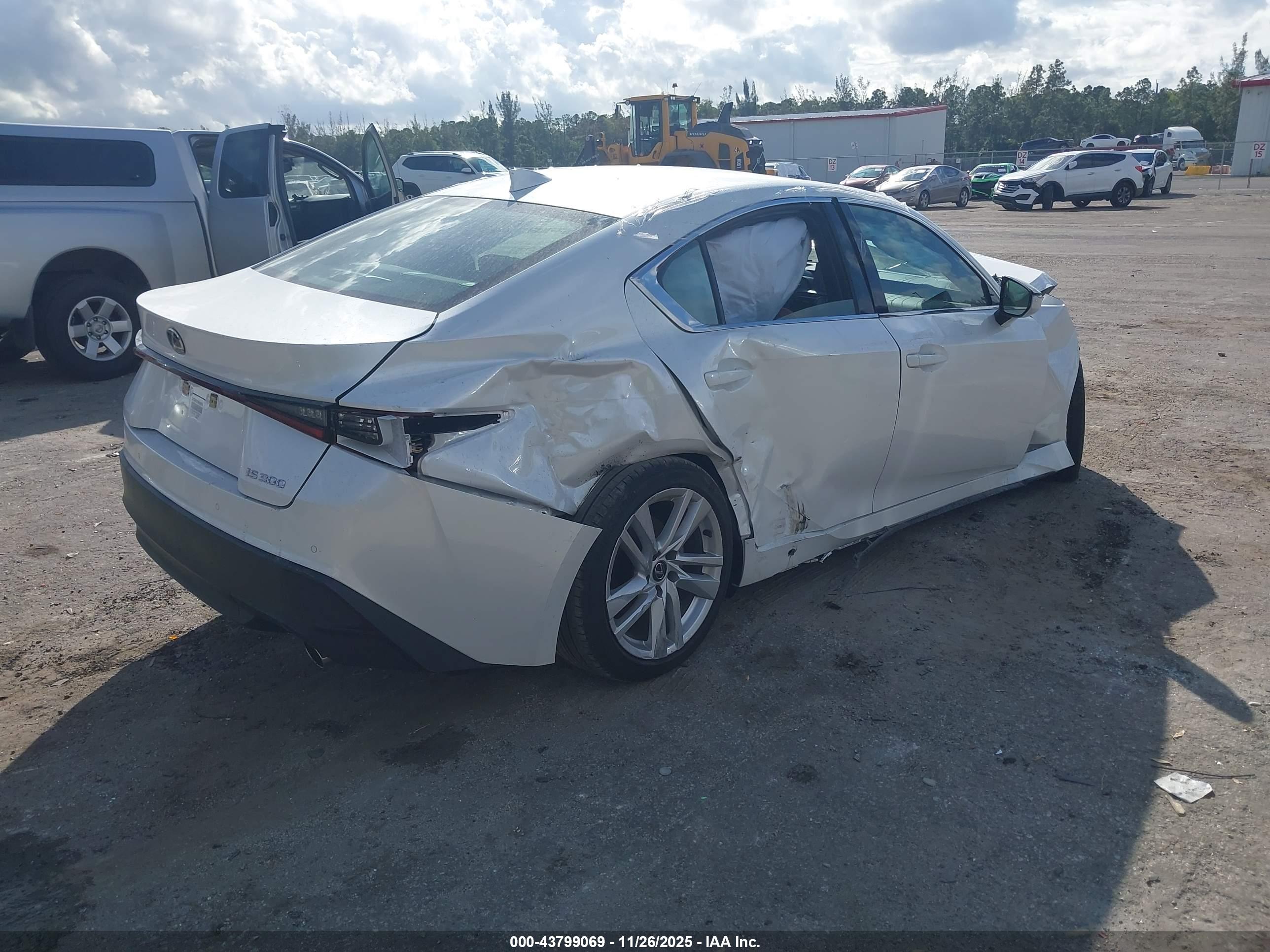 LEXUS IS image 4