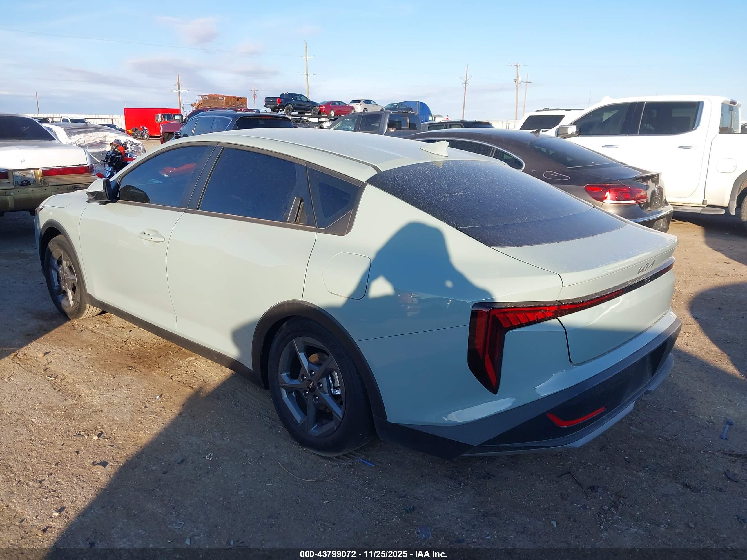 KIA K4 image 3