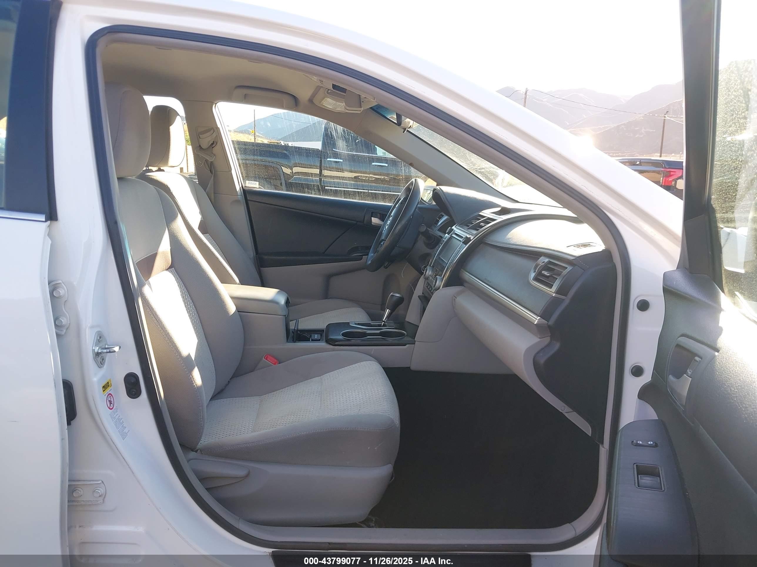 TOYOTA CAMRY image 5